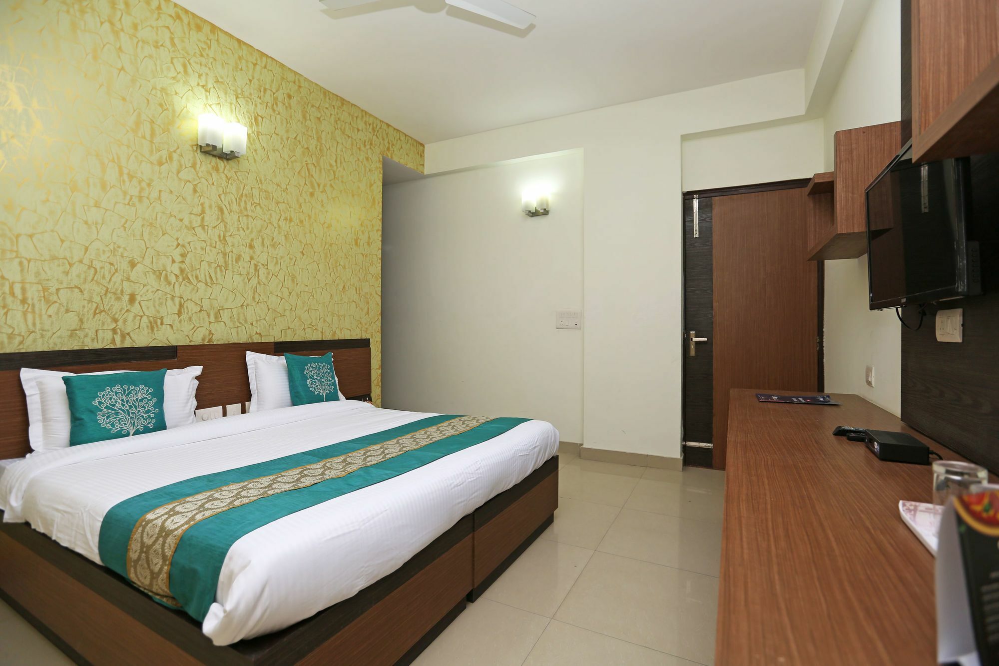 Oyo 8481 Le Tara Residency Delhi (National Capital Territory of India)
