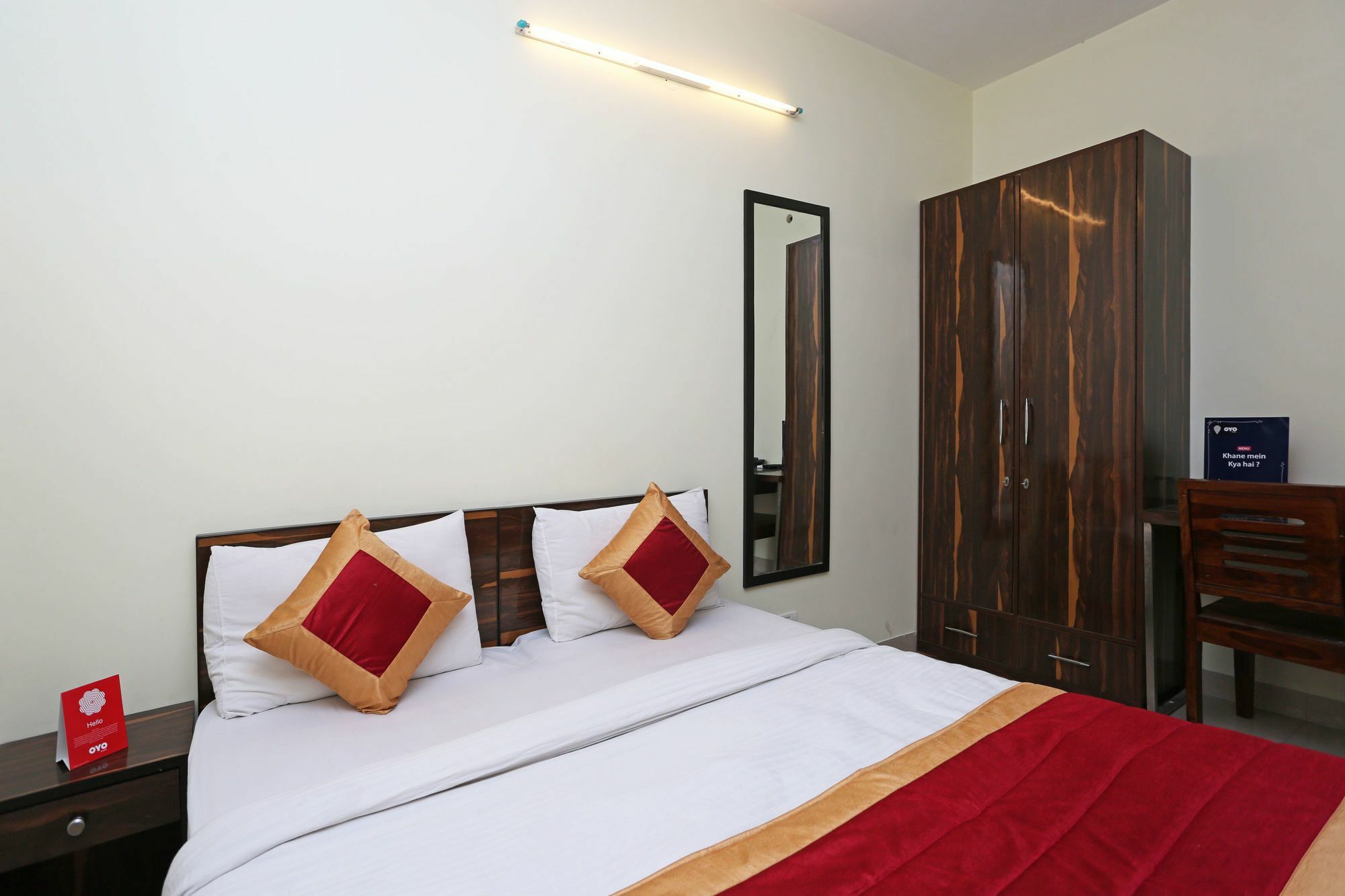 Hotel Oyo 4930 Em Residency New Delhi