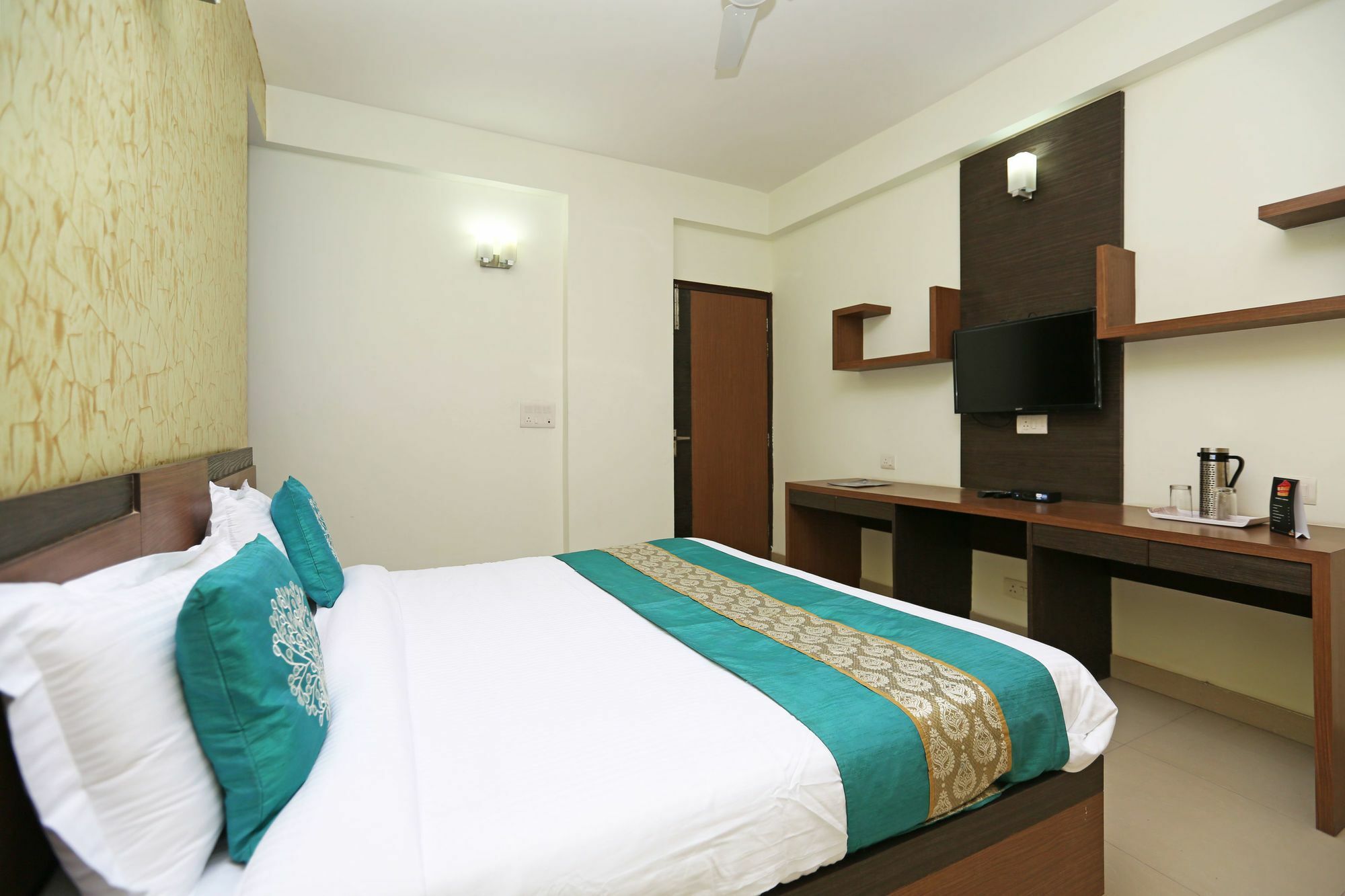 Oyo 8481 Le Tara Residency Delhi (National Capital Territory of India)