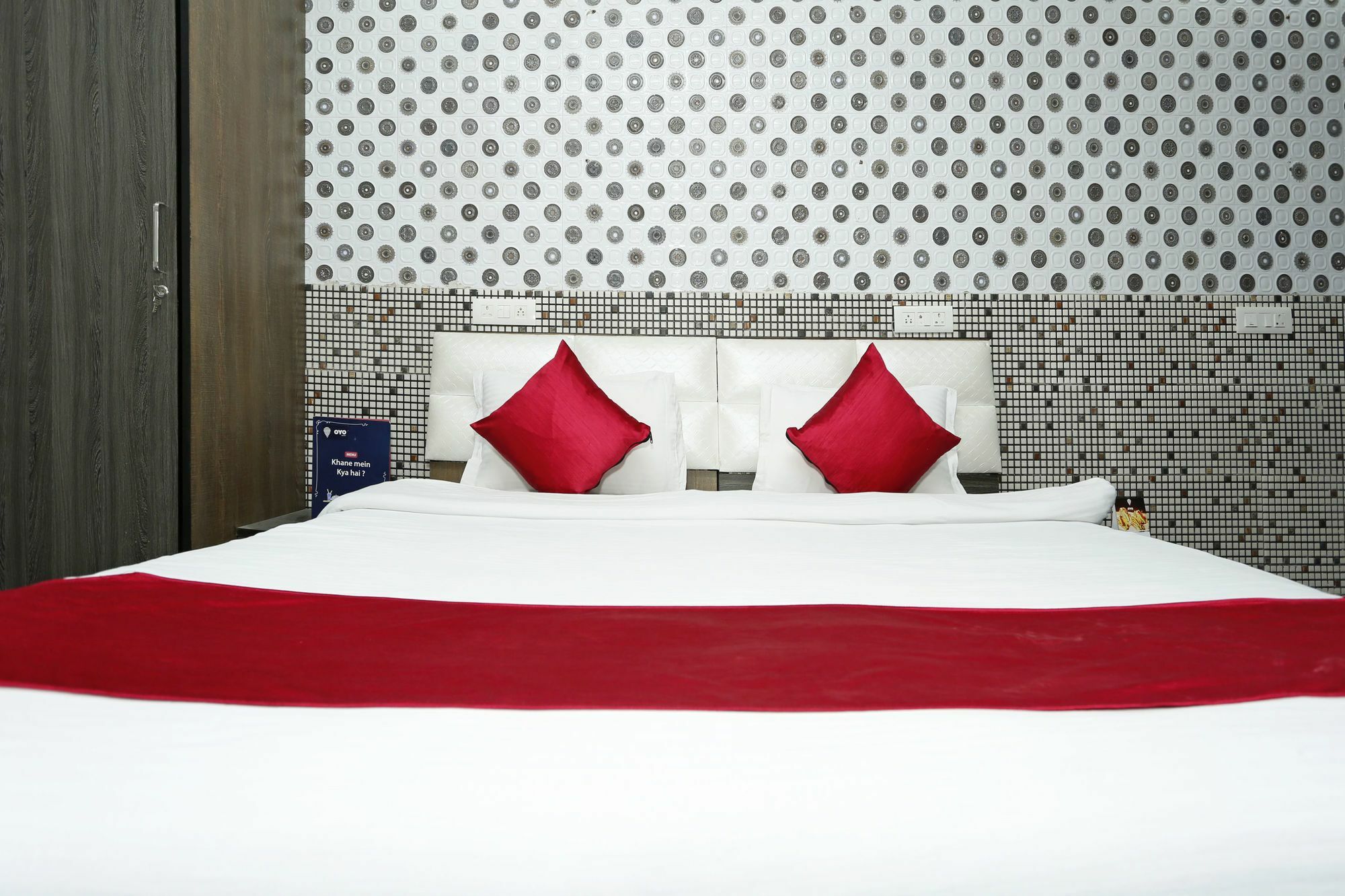Oyo 8481 Le Tara Residency 3*