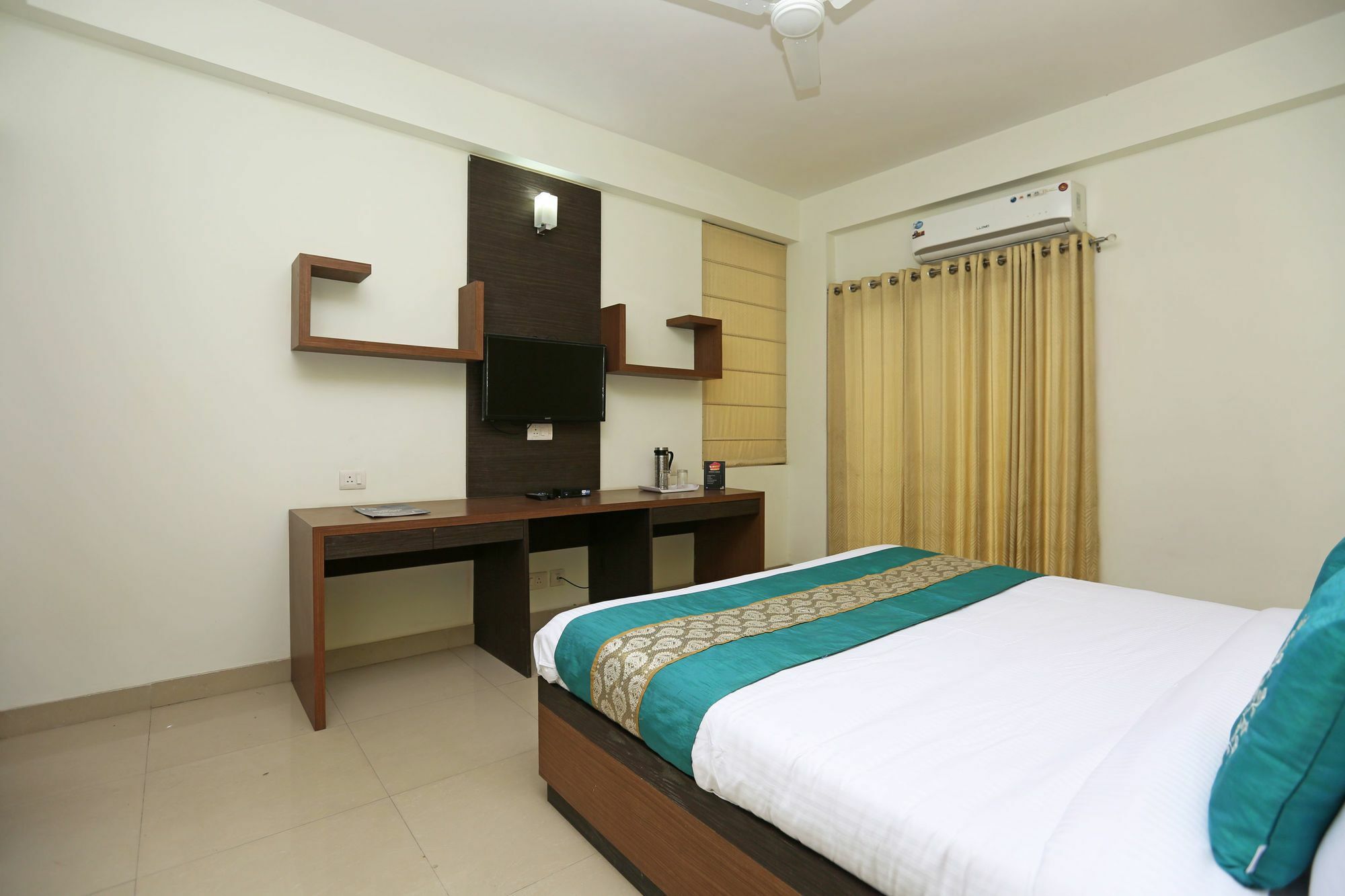 Oyo 8481 Le Tara Residency Hotel