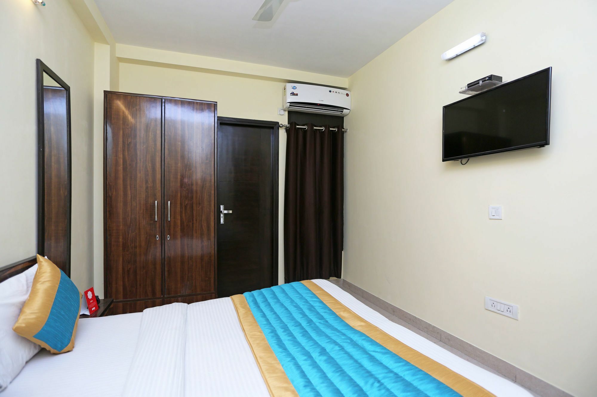 Hotel Oyo 4930 Em Residency 3*