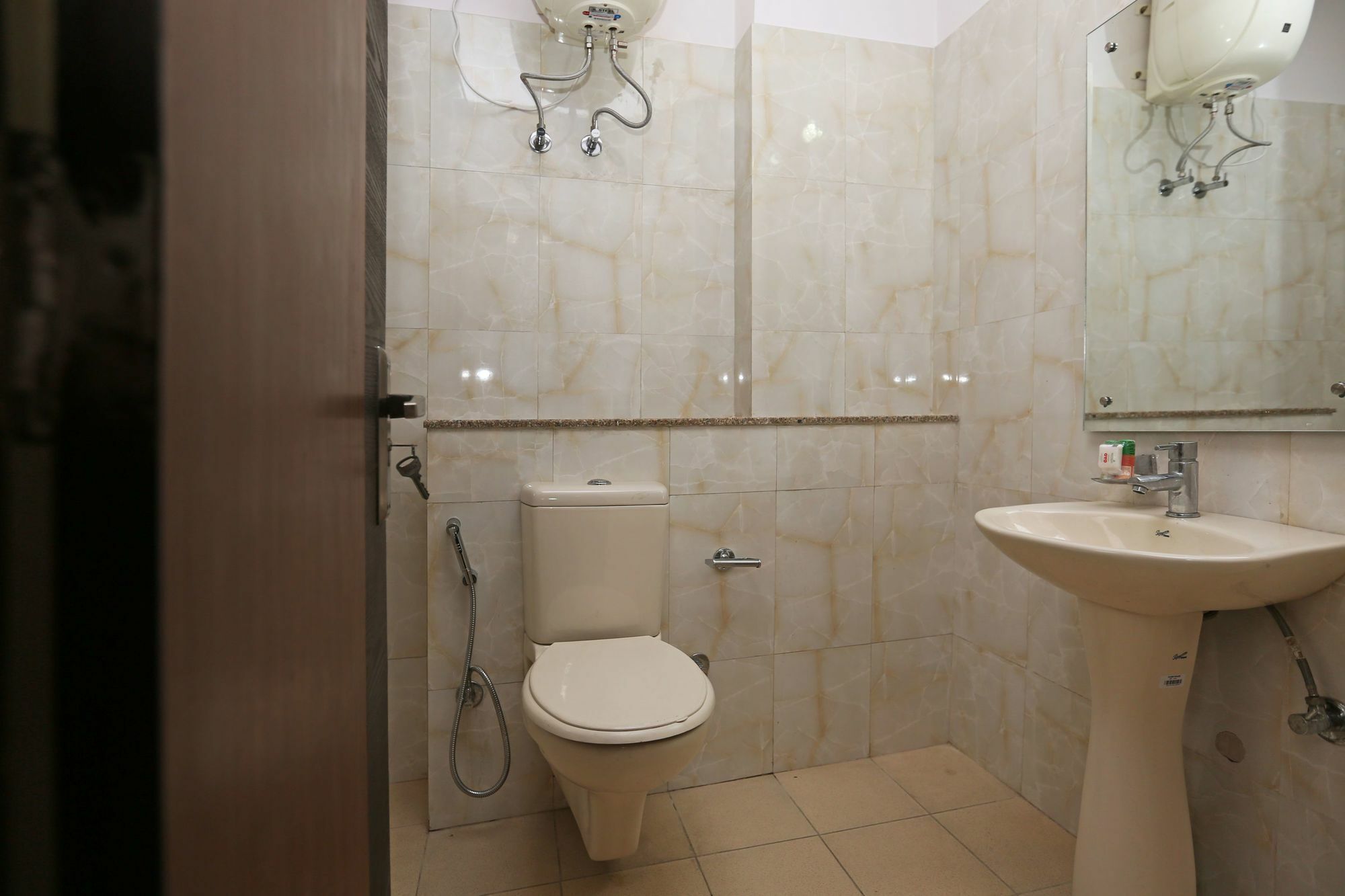 Oyo 8481 Le Tara Residency Delhi (National Capital Territory of India)
