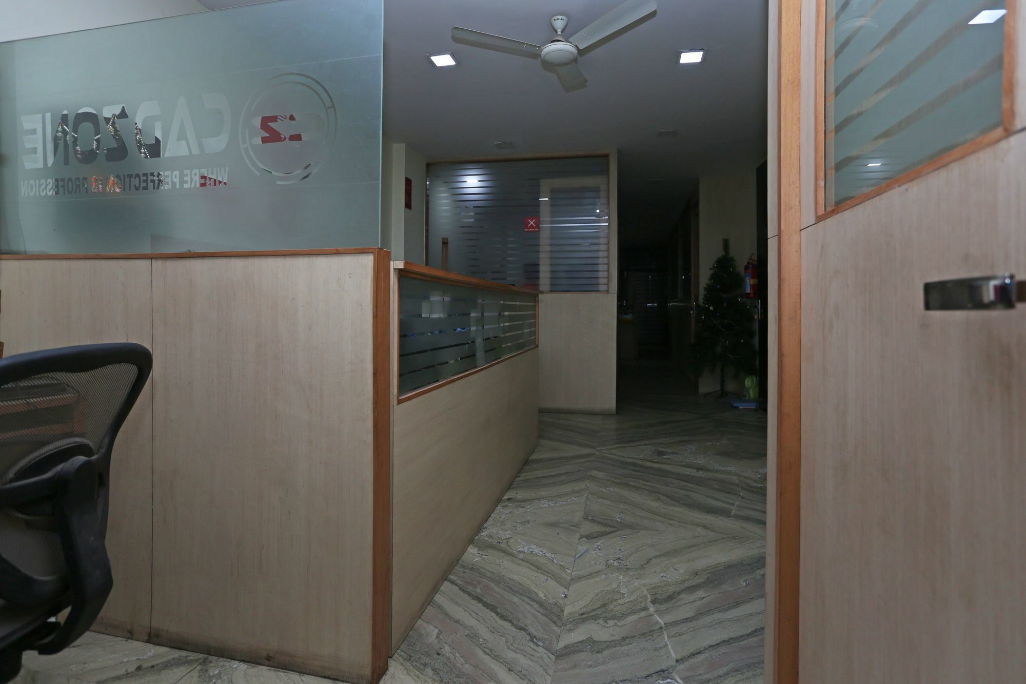 Oyo 4930 Em Residency New Delhi
