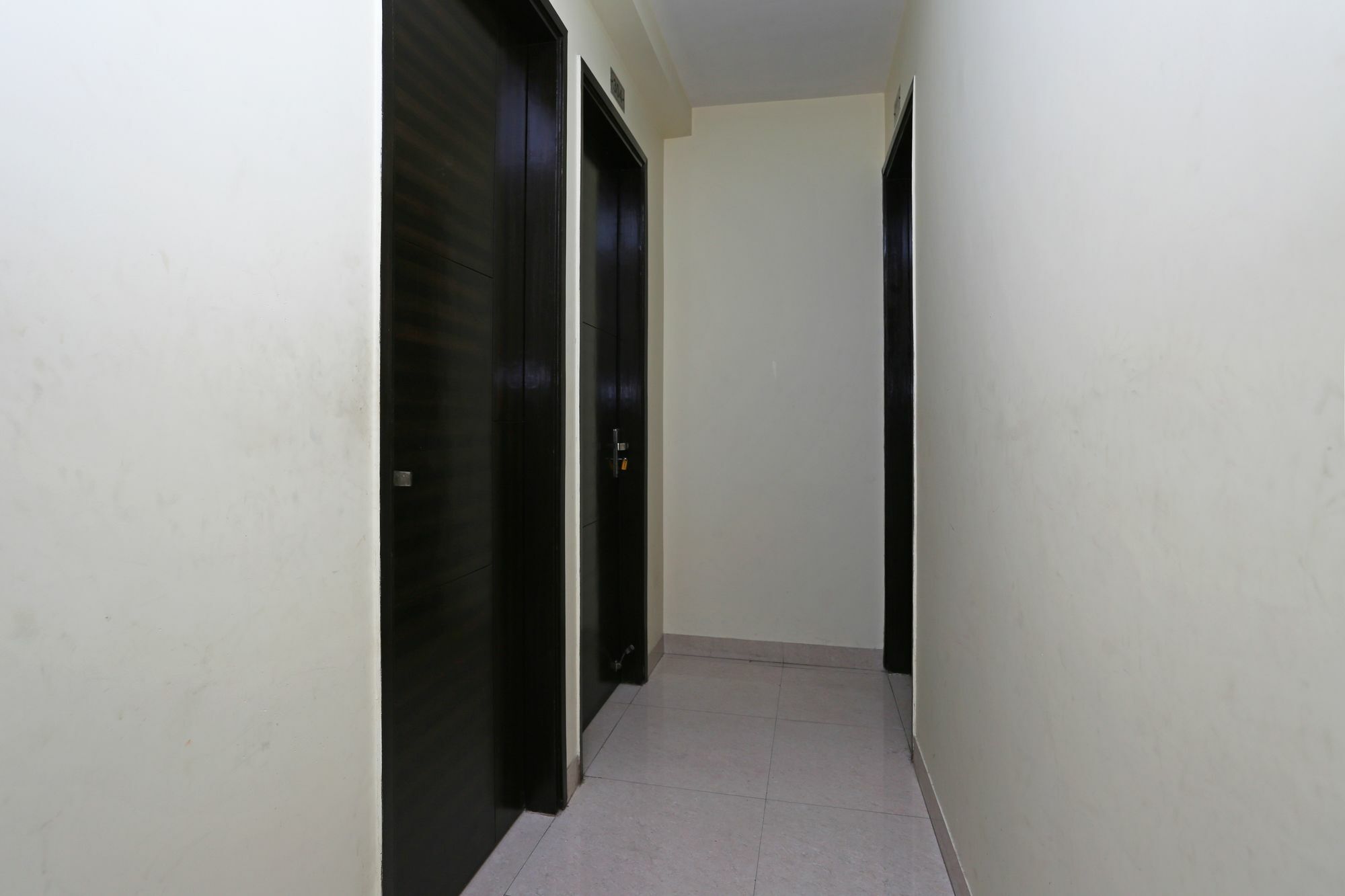 Hotel Oyo 4930 Em Residency 3*