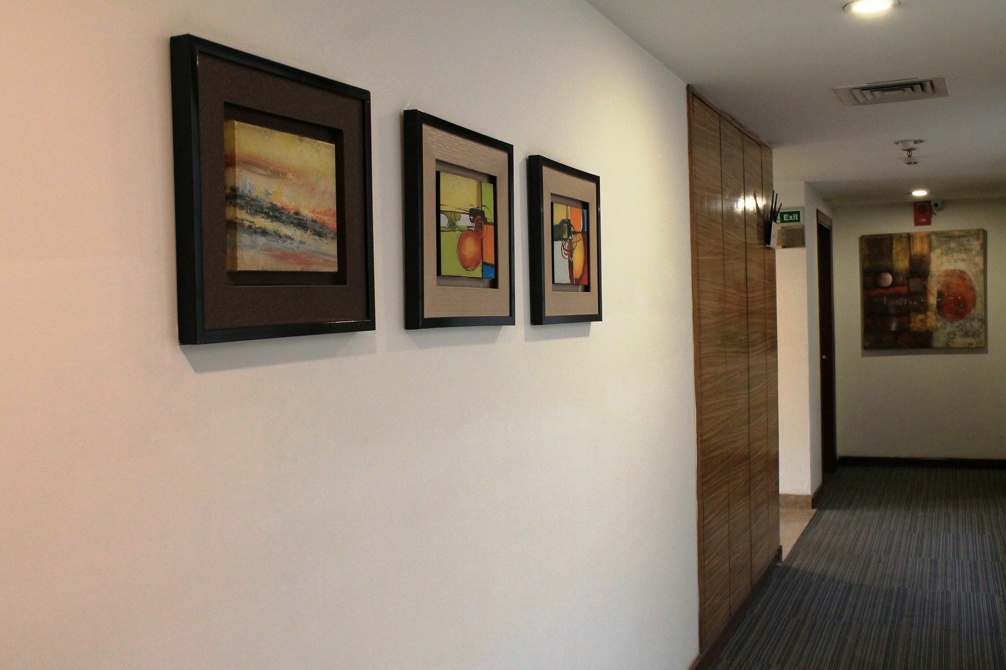 Hotel Indus Biznotel New Delhi