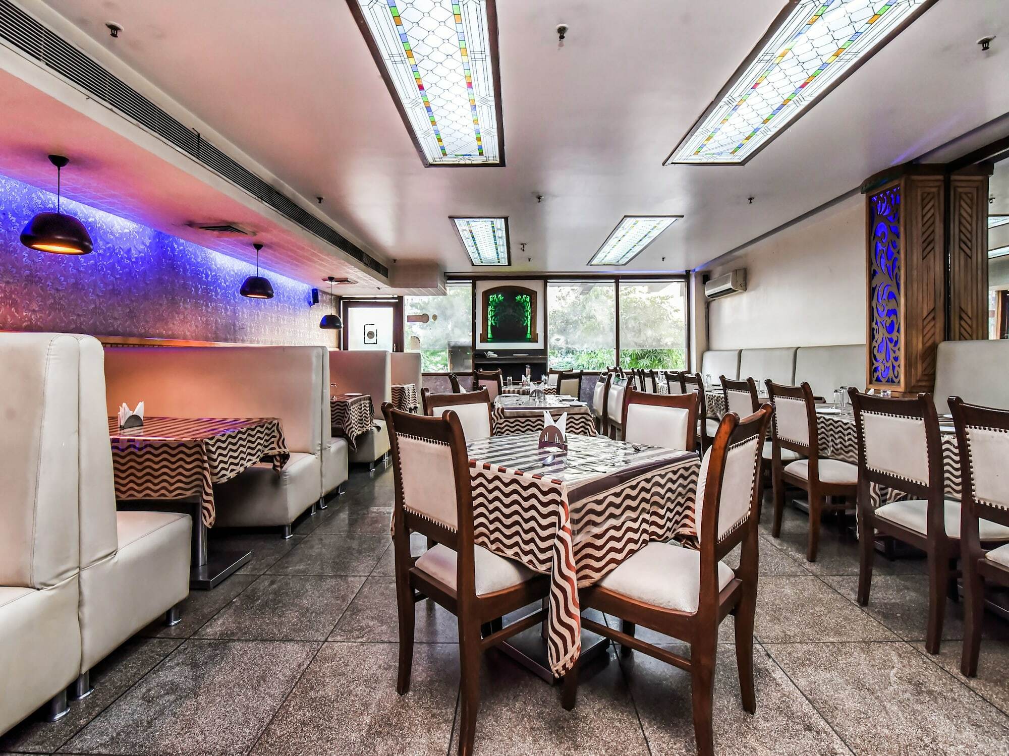 Hotel Oyo Svaruchi Near M2k Cinemas Rohini 3*