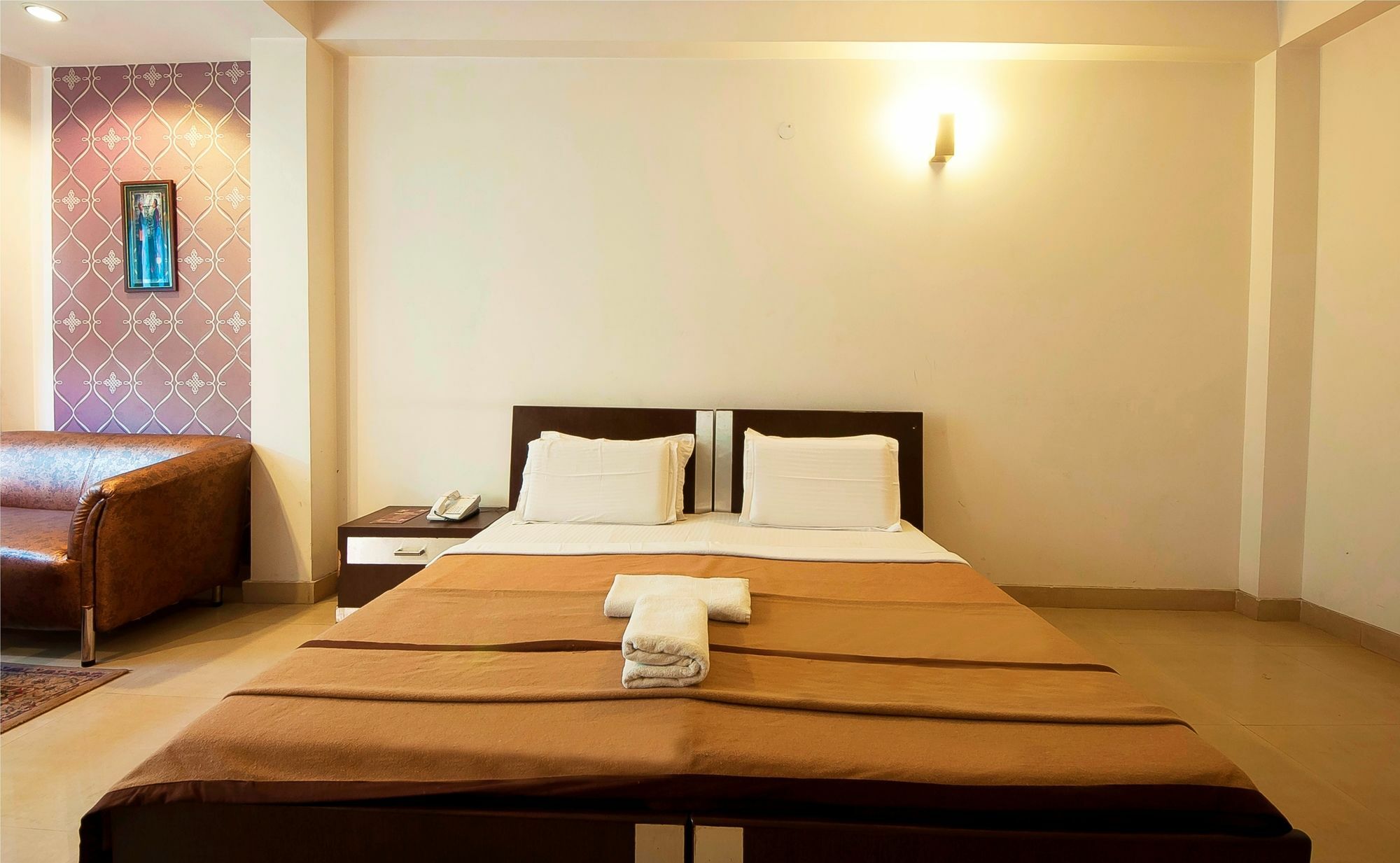 Lohmod At National Highway 8 - Free Airport Transffer Hotel