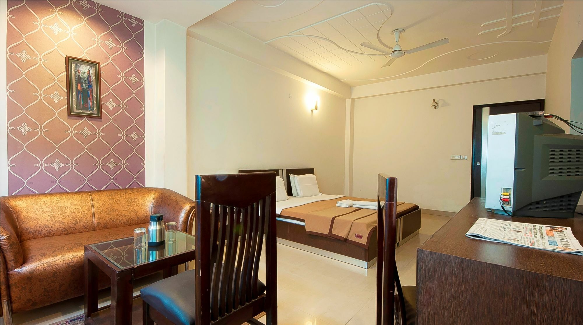 Hotel Lohmod At National Highway 8 - Free Airport Transffer 3*