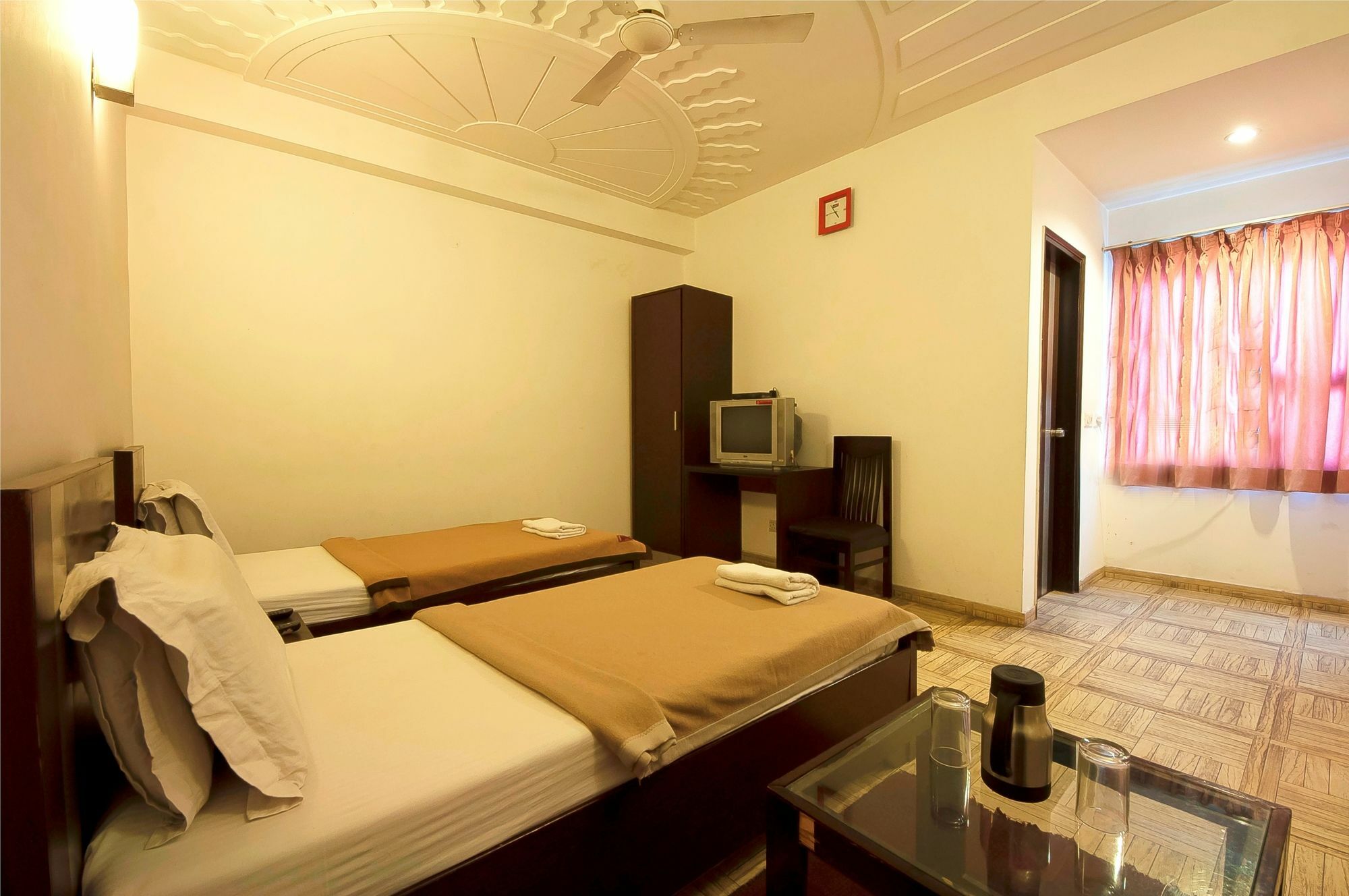 Lohmod At National Highway 8 - Free Airport Transffer Hotel
