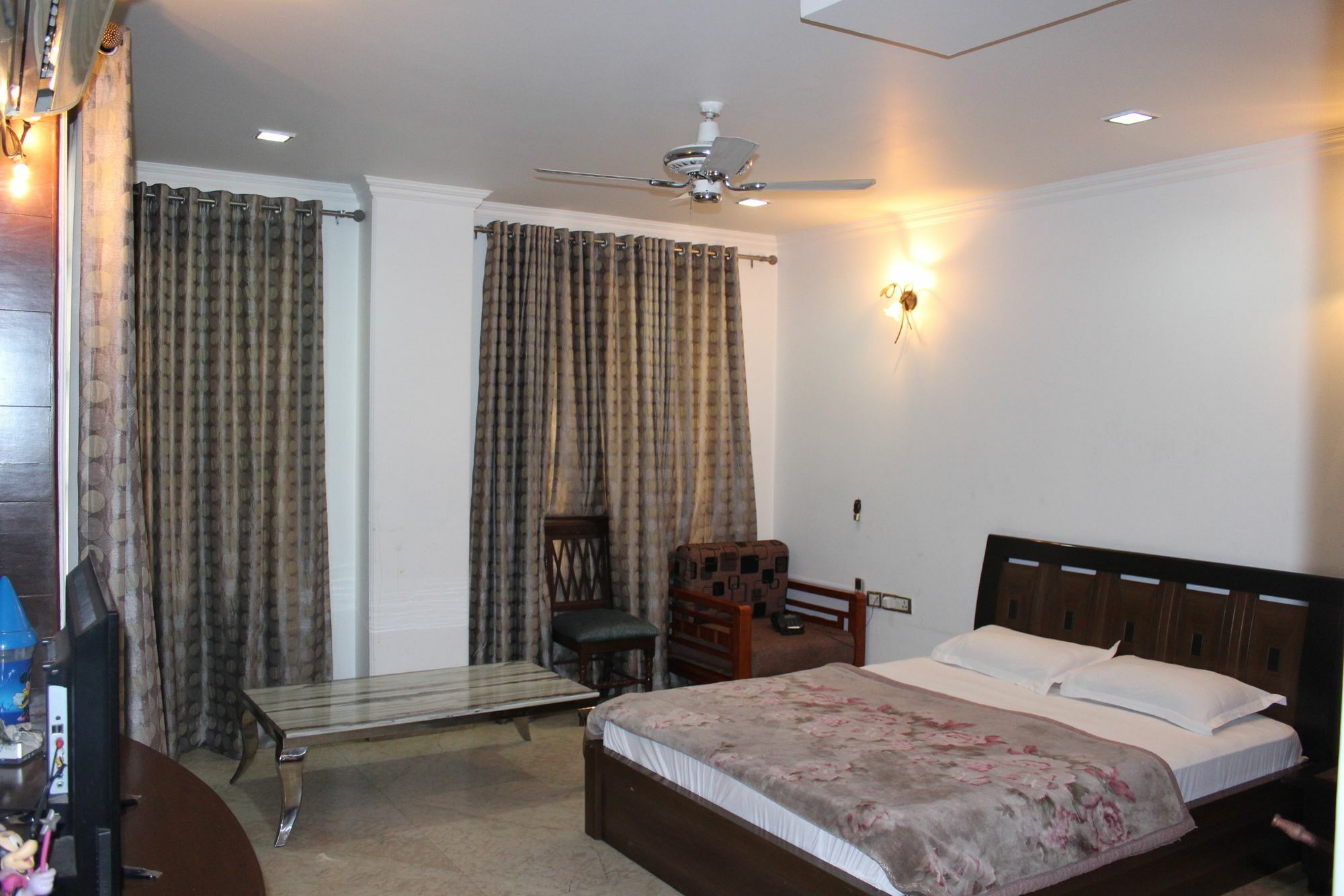 Livia Residency