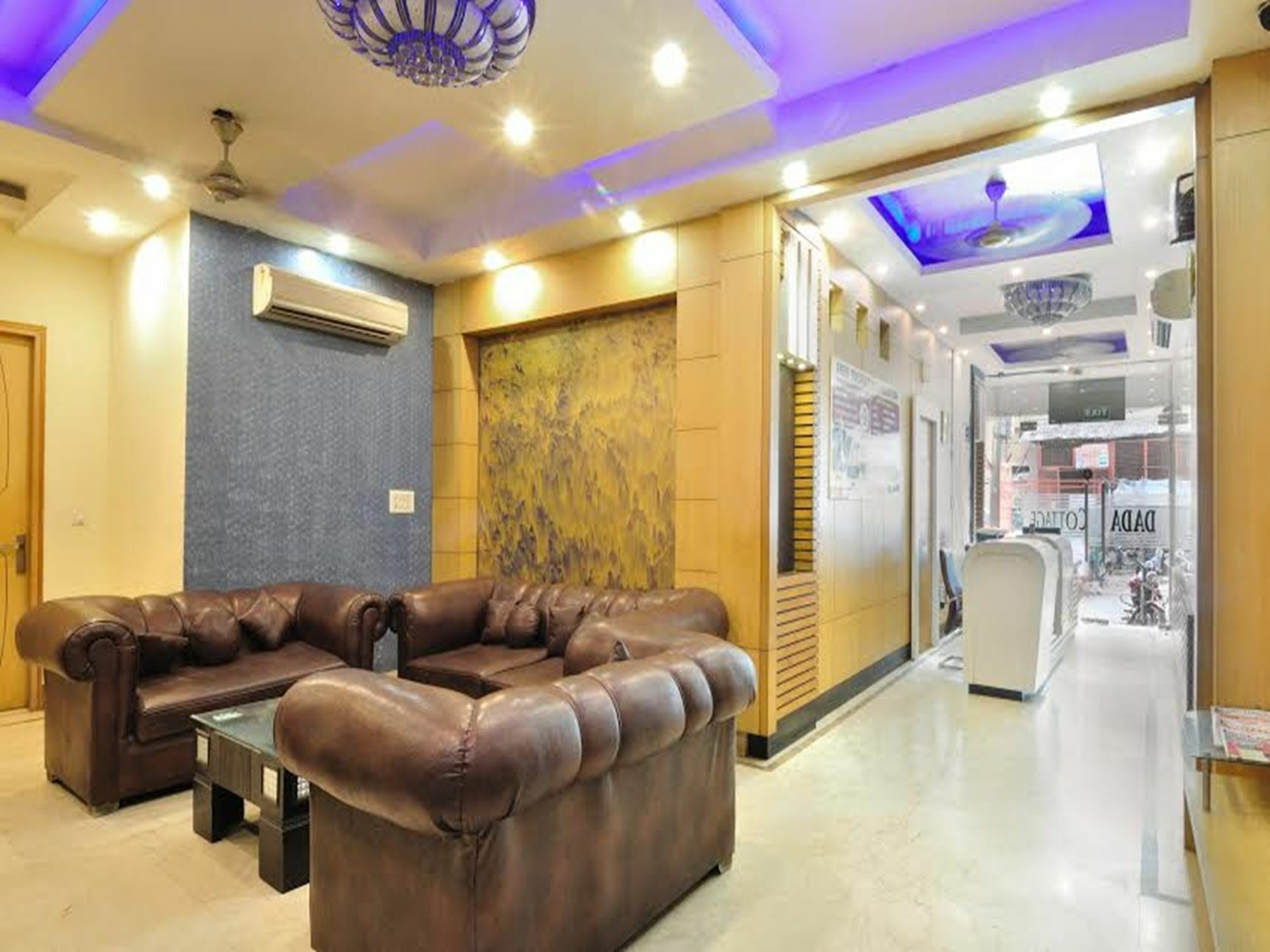 Oyo 1912 Dada Hotel 3*