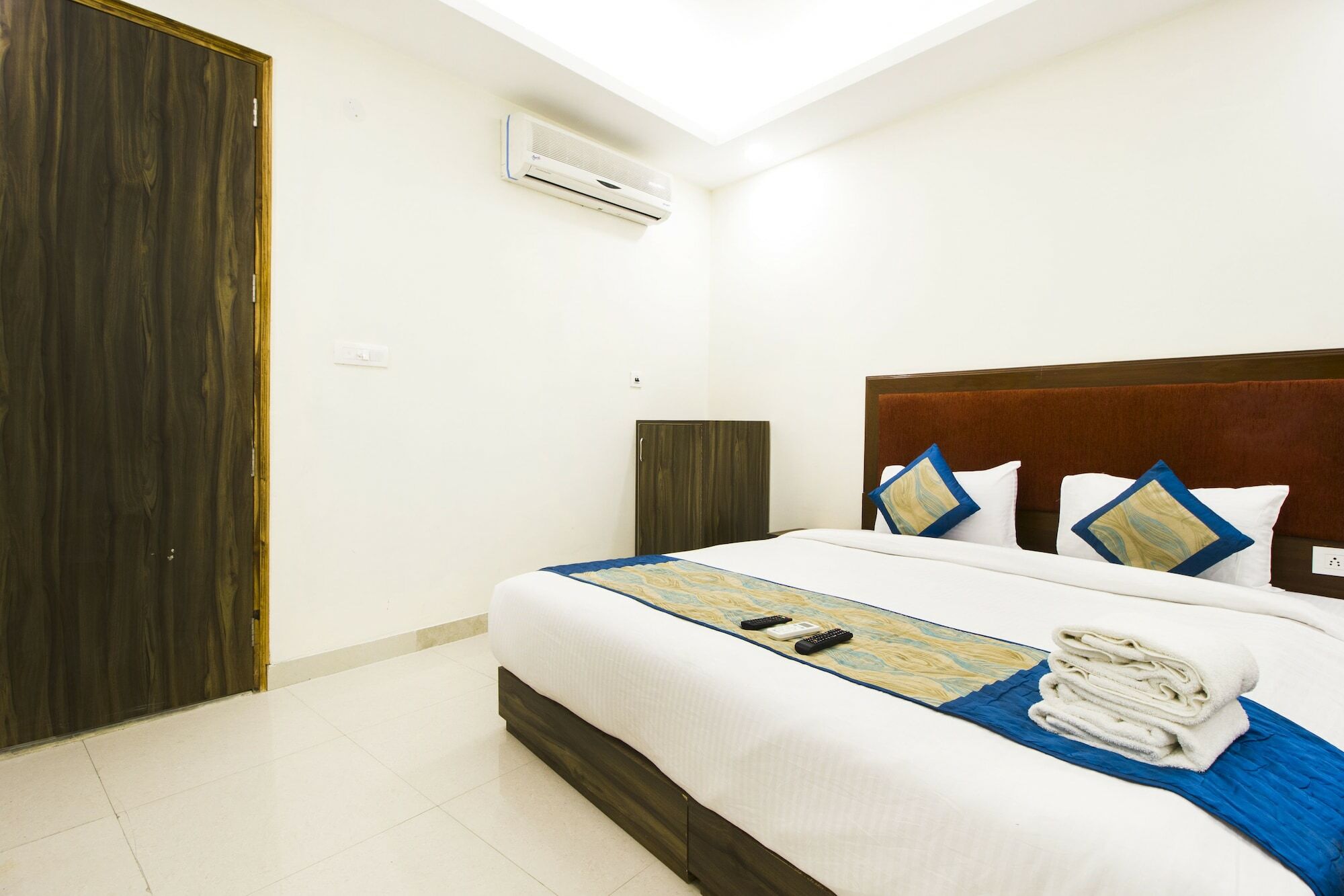 Srv Plaza Delhi Hotel 3*