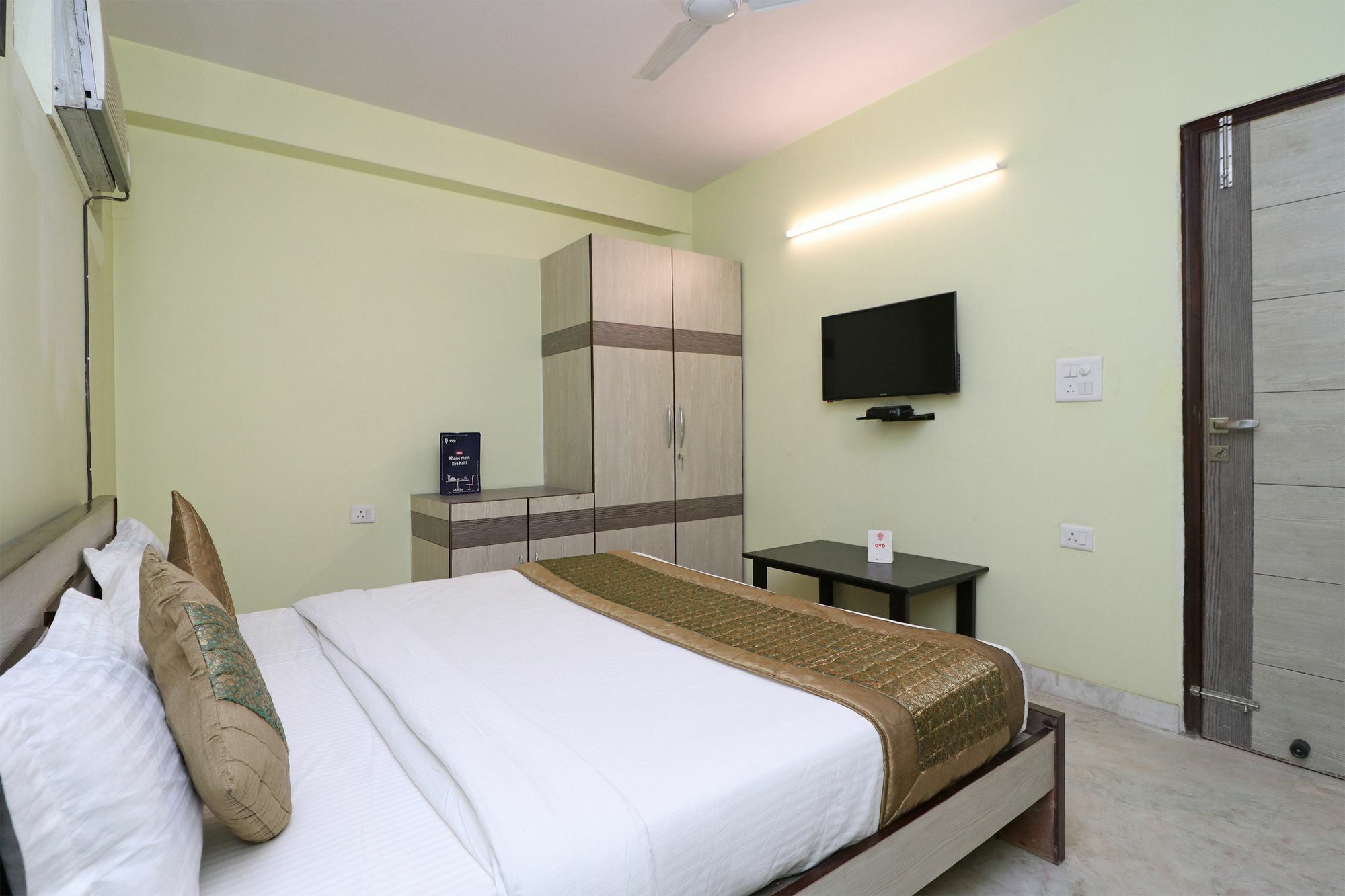 Oyo 14723 Diamond Deluxe Guest house New Delhi