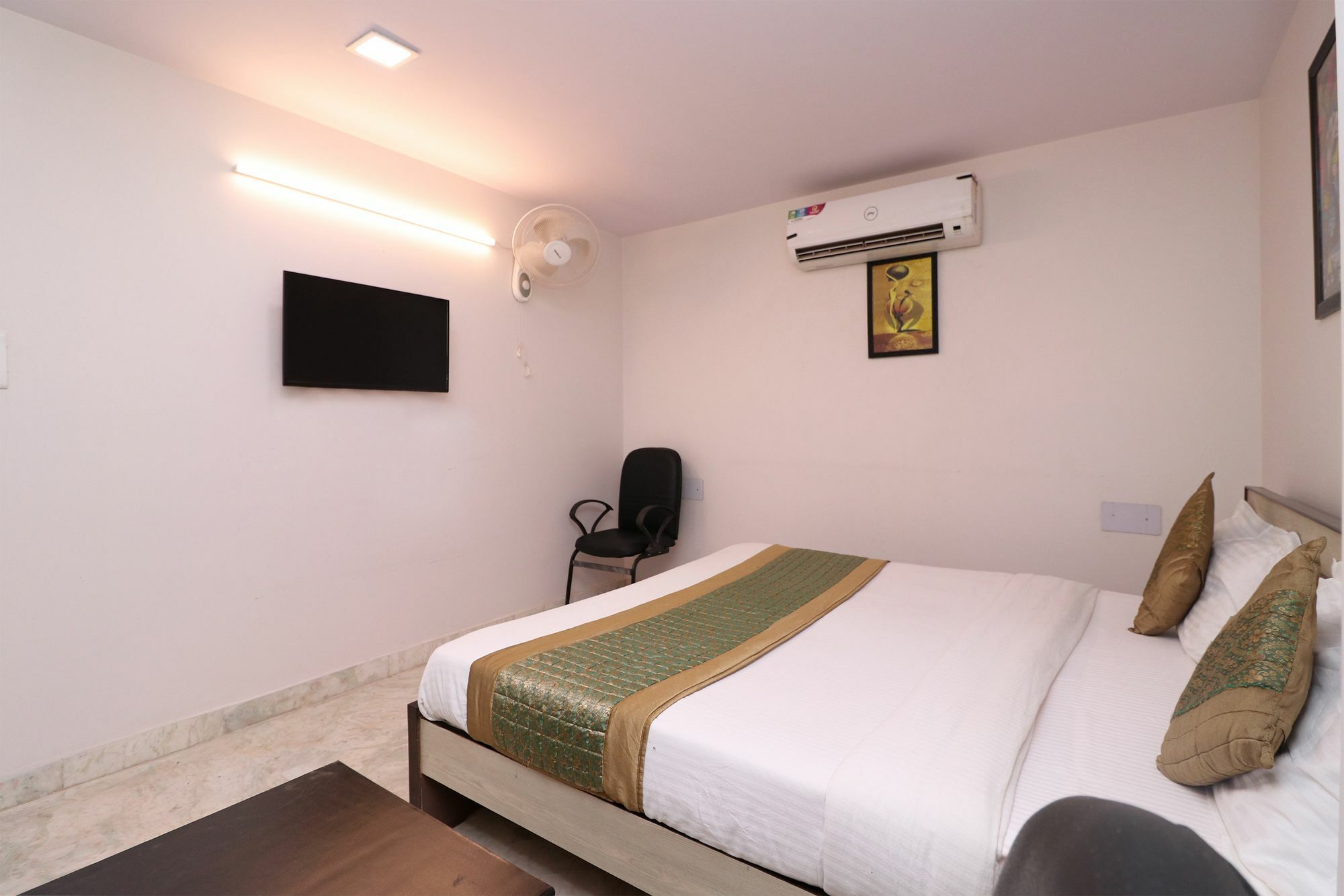 Oyo 14723 Diamond Deluxe Guest house