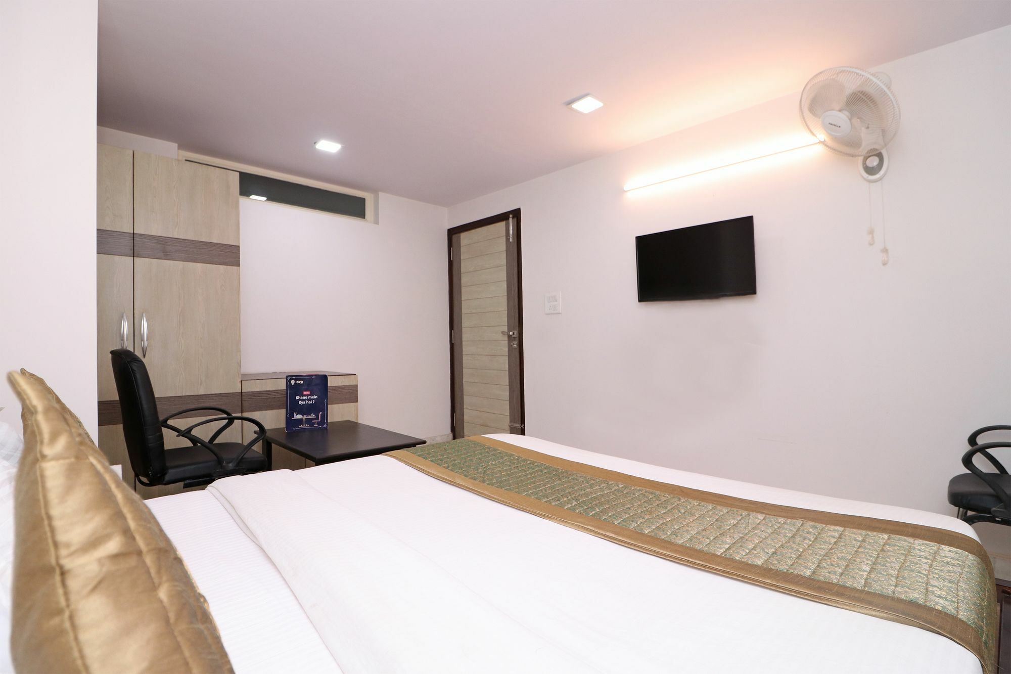 Oyo 14723 Diamond Deluxe Guest house New Delhi