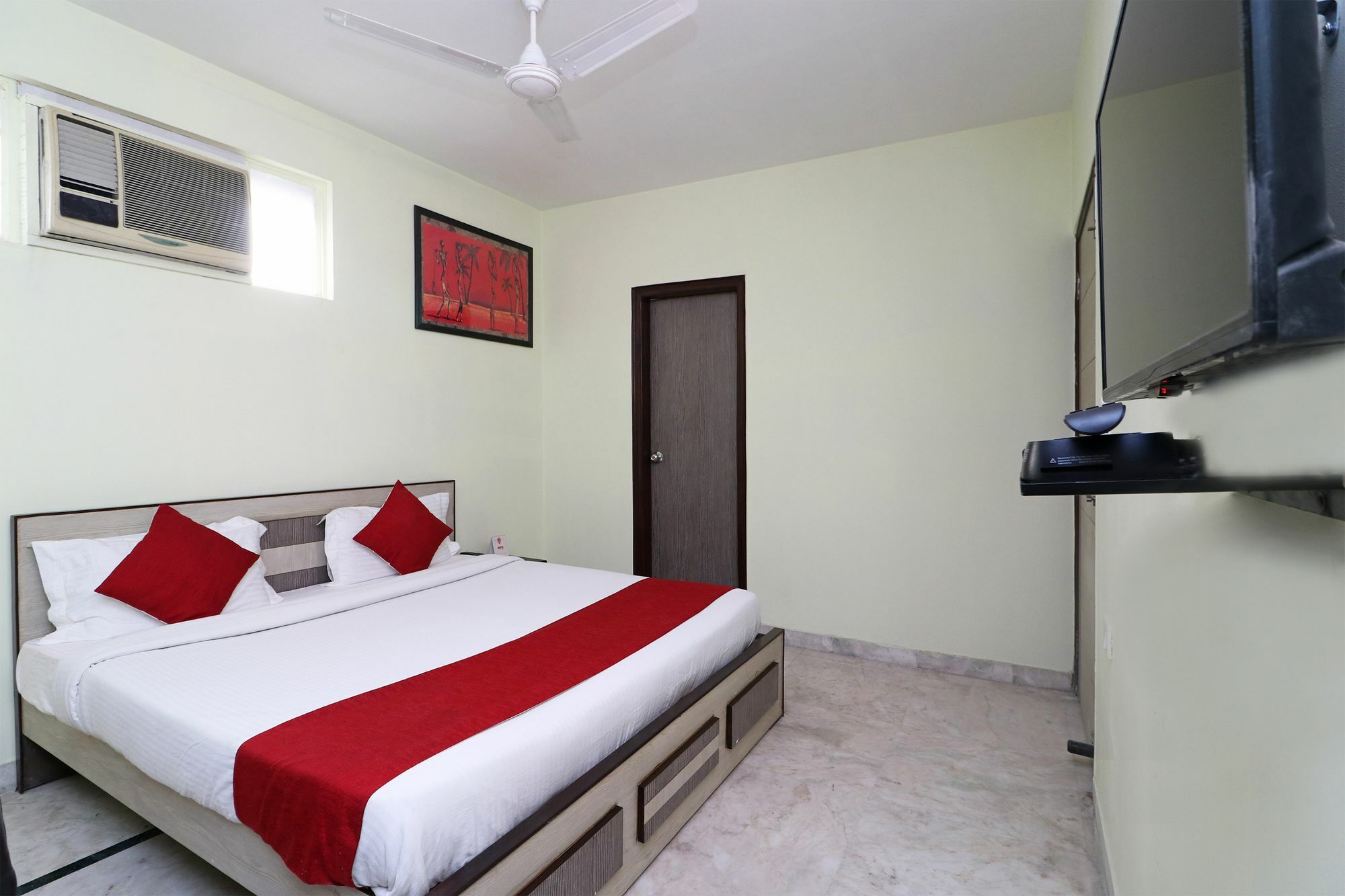 Guest house Oyo 14723 Diamond Deluxe New Delhi