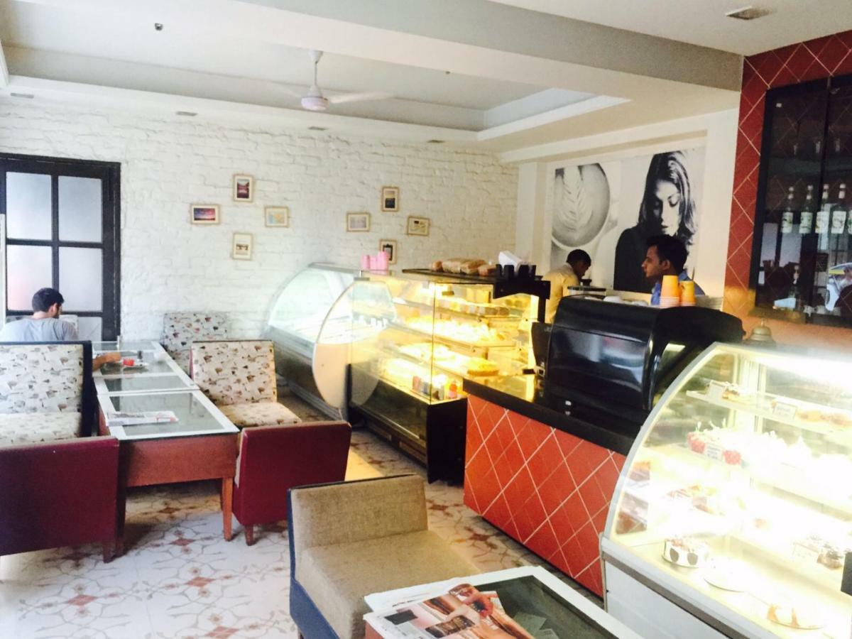 Sweet Near Railway Station Hotel