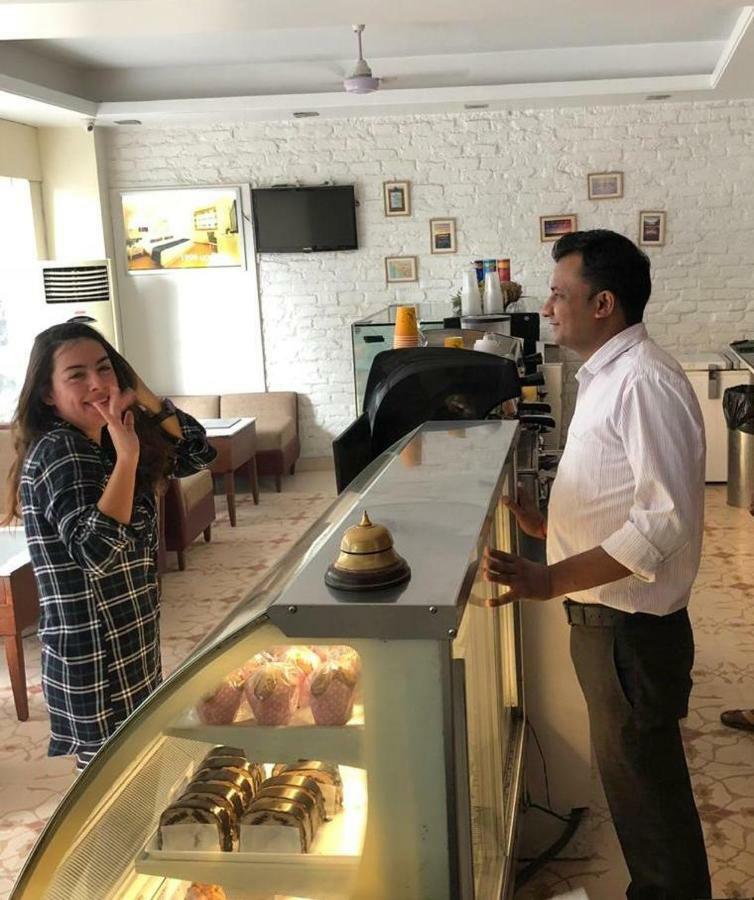 Sweet Near Railway Station 3* New Delhi