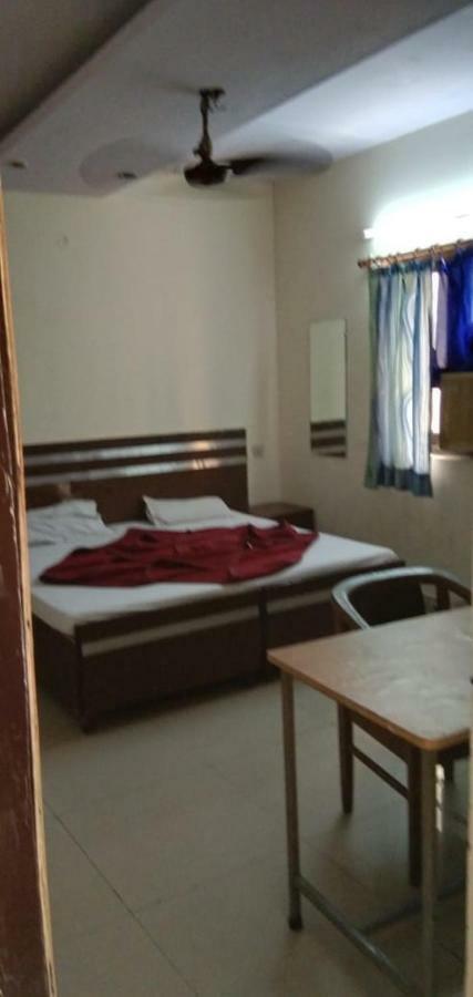 S P Hotel New Delhi