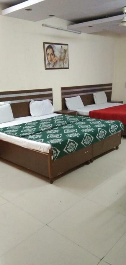 S P Hotel New Delhi