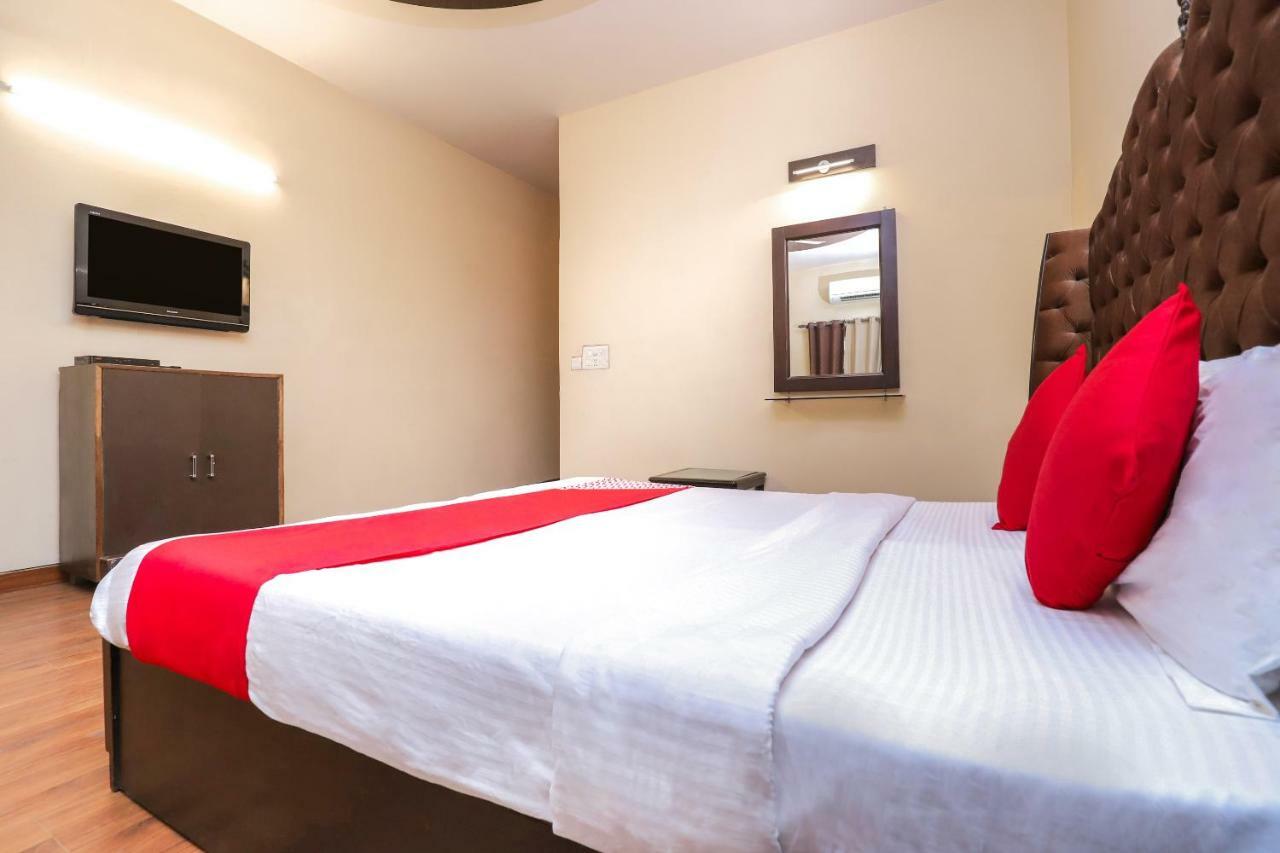 Oyo 26610 Royal Town Hotel New Delhi