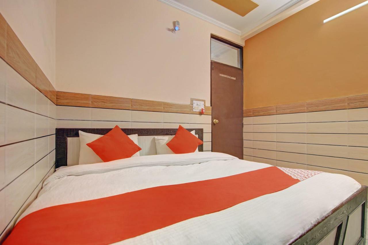 Hotel Oyo Park View Near Edm Mall 3*