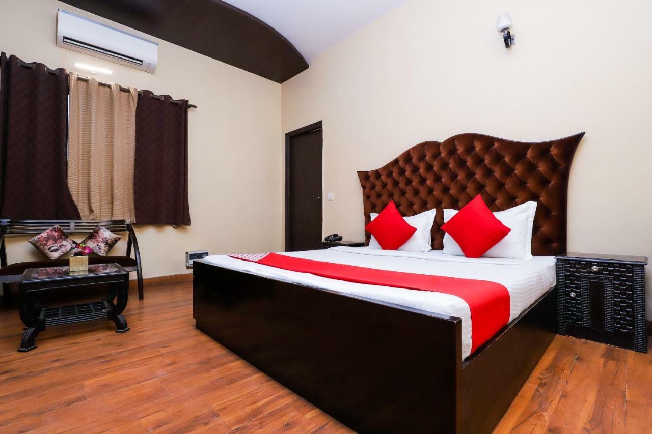 Oyo 26610 Royal Town