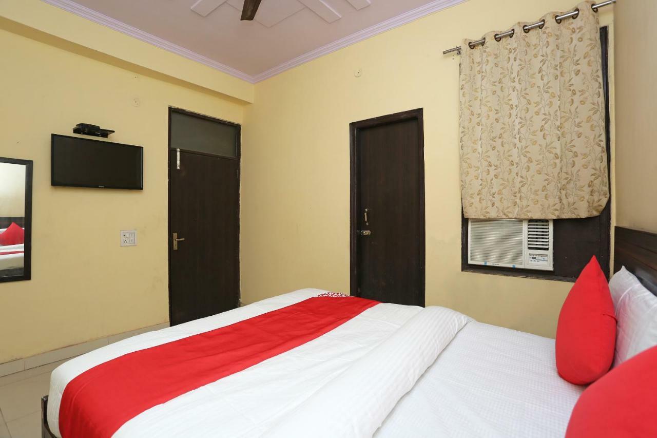 Hotel Oyo 37262 Akash