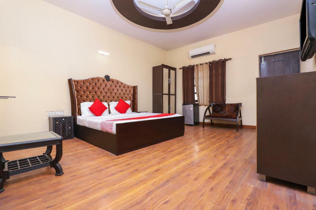 Oyo 26610 Royal Town Hotel