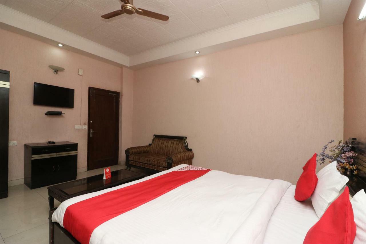 Oyo 24672 Bharat Hotel 3*