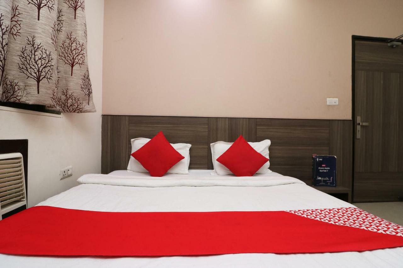 Hotel Oyo 18753 Glance New Delhi