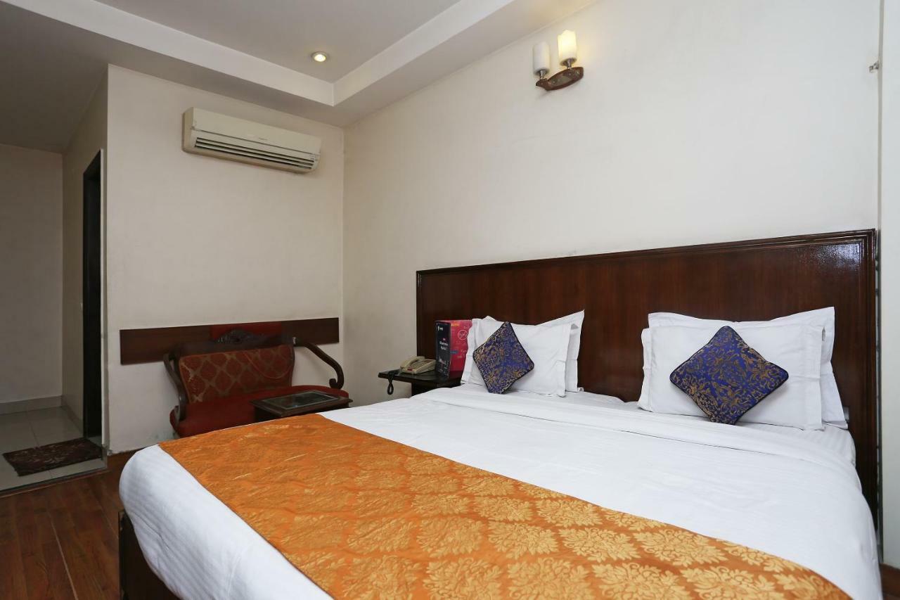 Hotel Clark Heights 3*