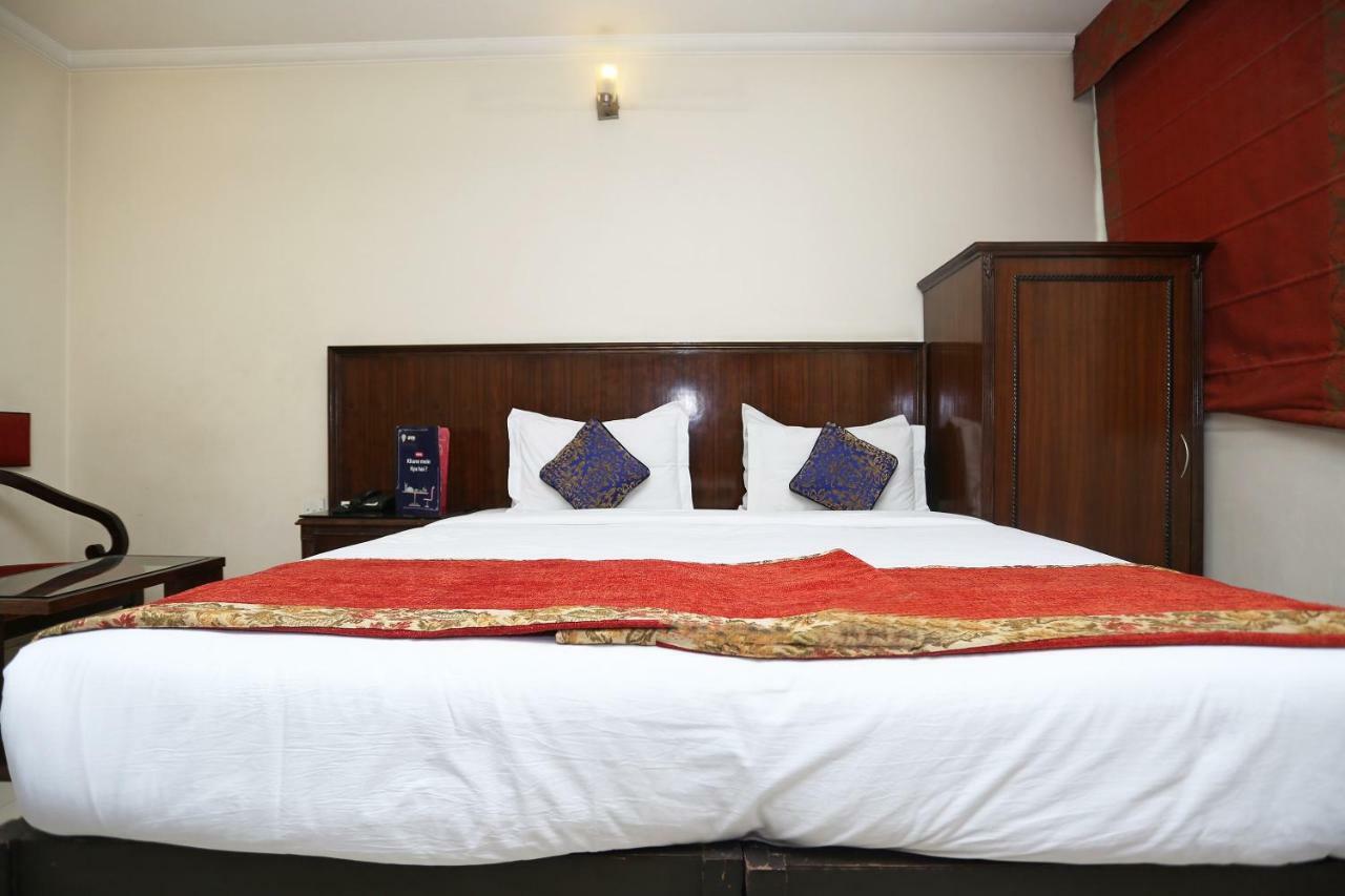 Clark Heights 3*