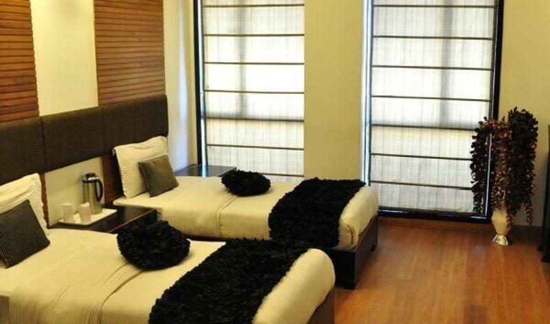 Hari's Court & Hotel