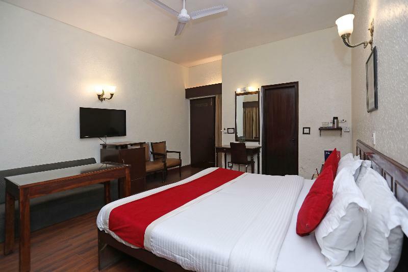 Hotel Super Oyo Collection O Hamilton Delhi (National Capital Territory of India)