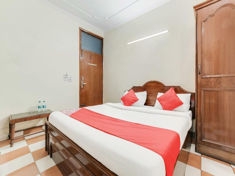 Collection O 74947 Maya Palace Mayapuri Hotel