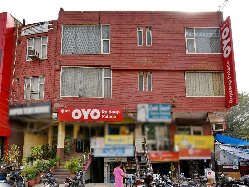 Oyo 305 Rajdeep Palace Hotel
