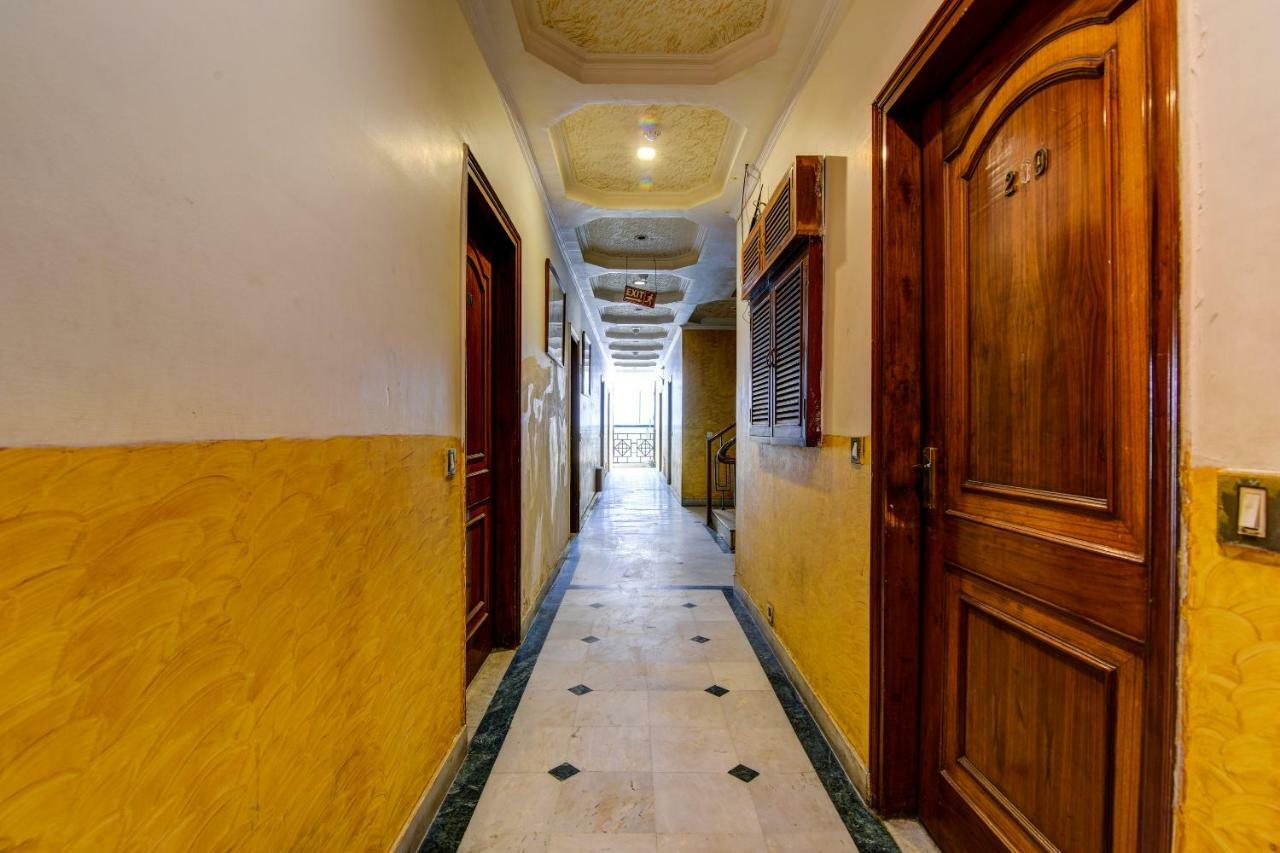 Rahul Palace By Golden Tree Near Metro Station And Ajmal Khan Market 3* New Delhi