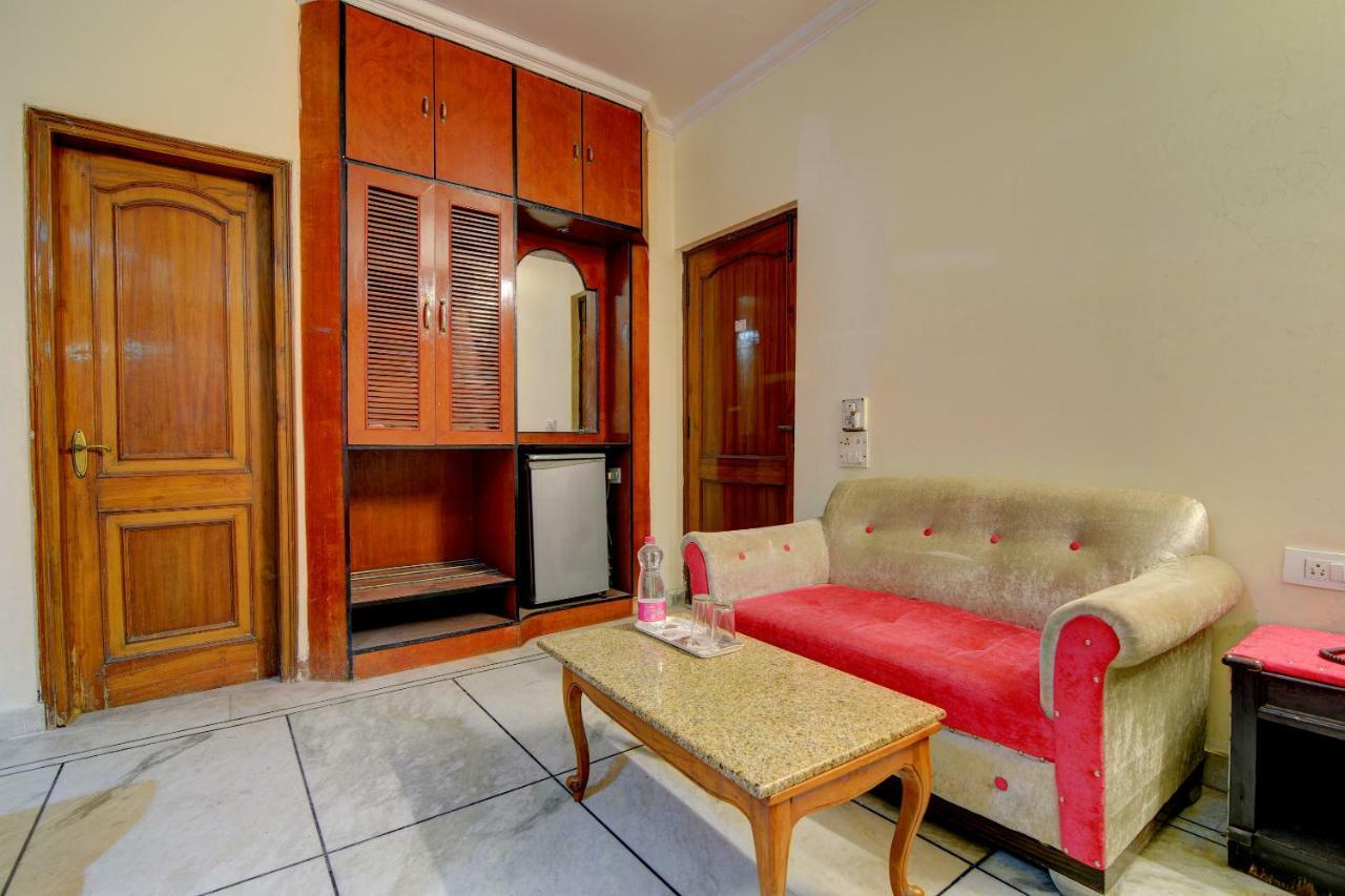 Rahul Palace By Golden Tree Near Metro Station And Ajmal Khan Market 3*