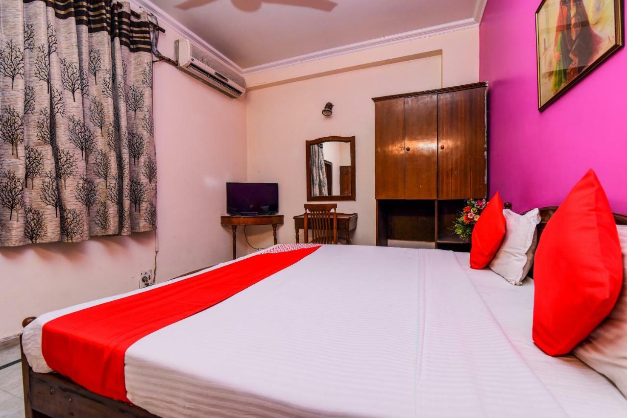 Hotel Rahul Palace By Golden Tree Near Metro Station And Ajmal Khan Market New Delhi