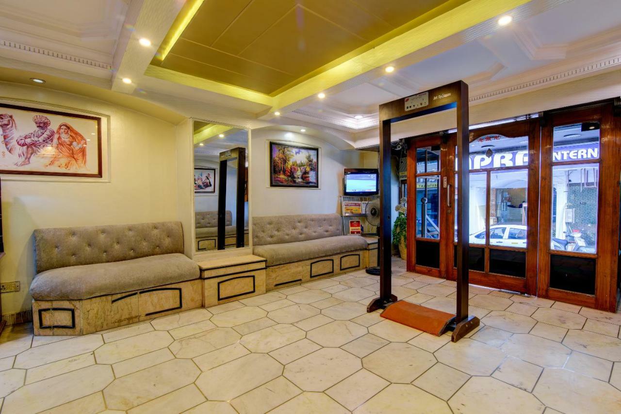 Rahul Palace By Golden Tree Near Metro Station And Ajmal Khan Market