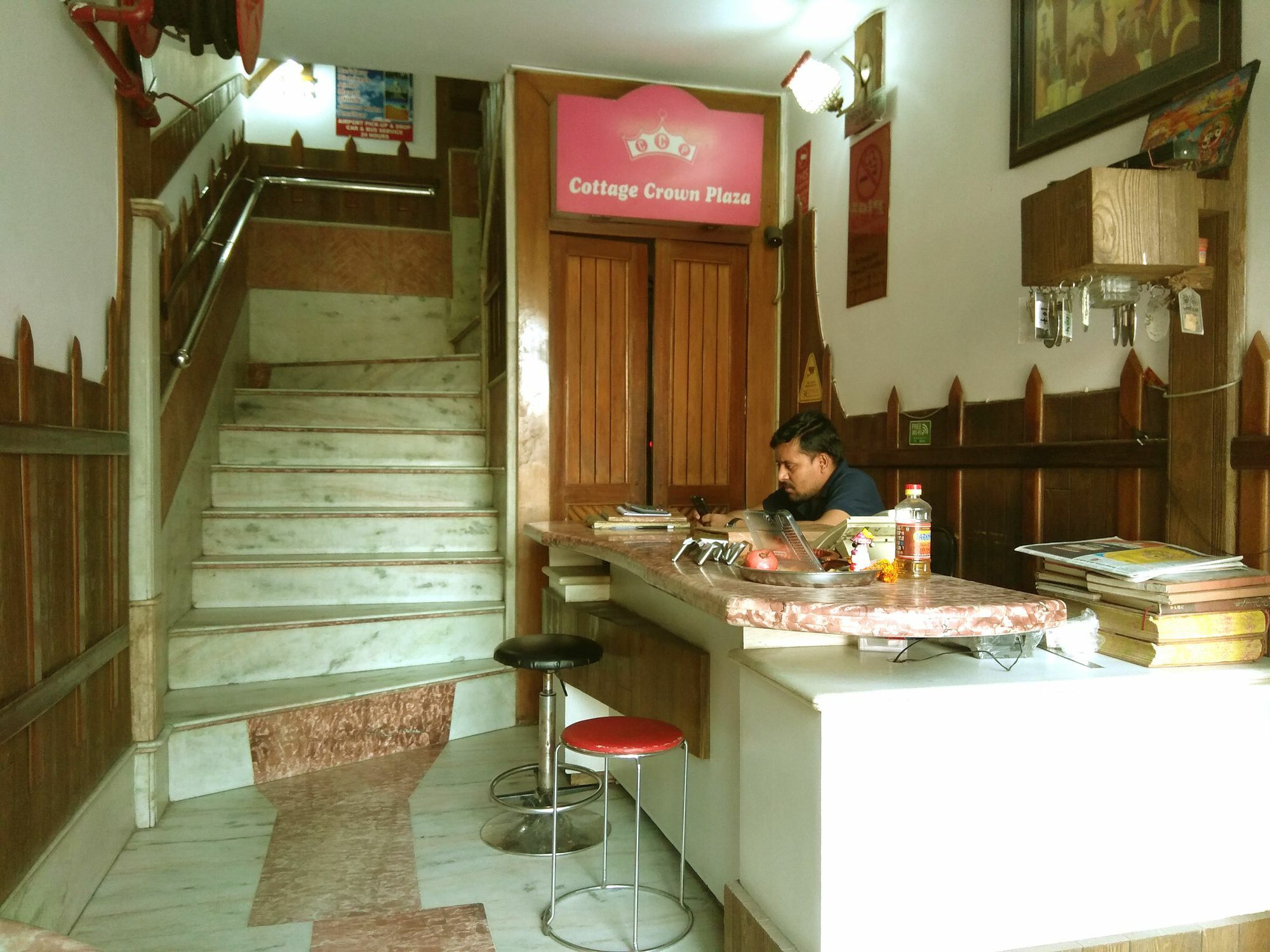 Crown Plaza Hotel 2*