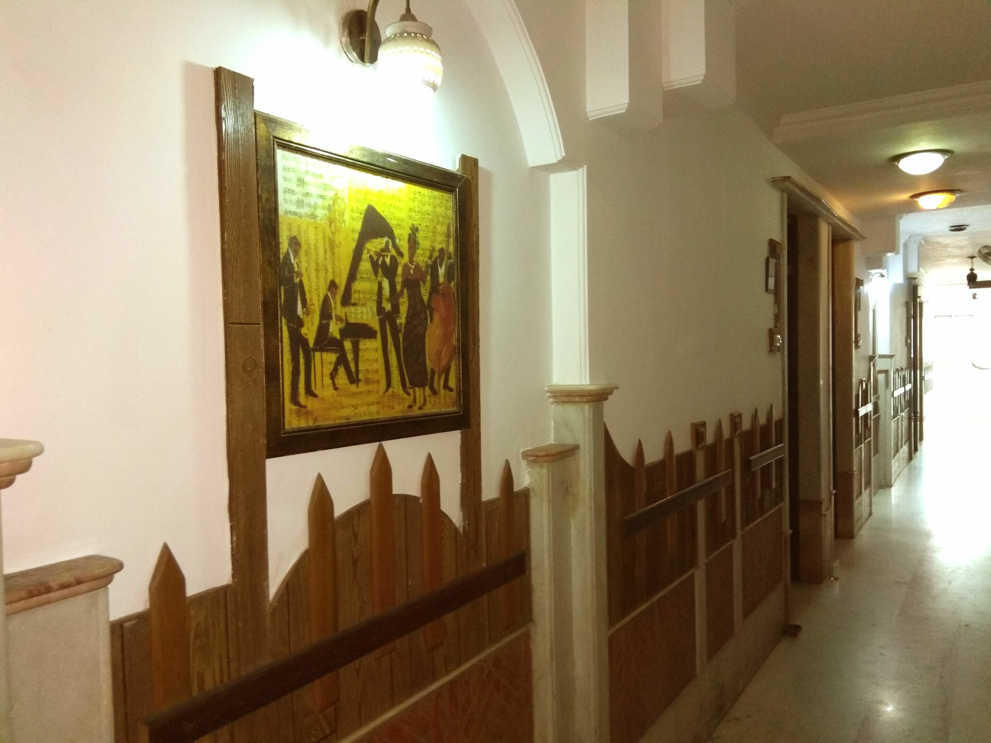 Crown Plaza Hotel 2*