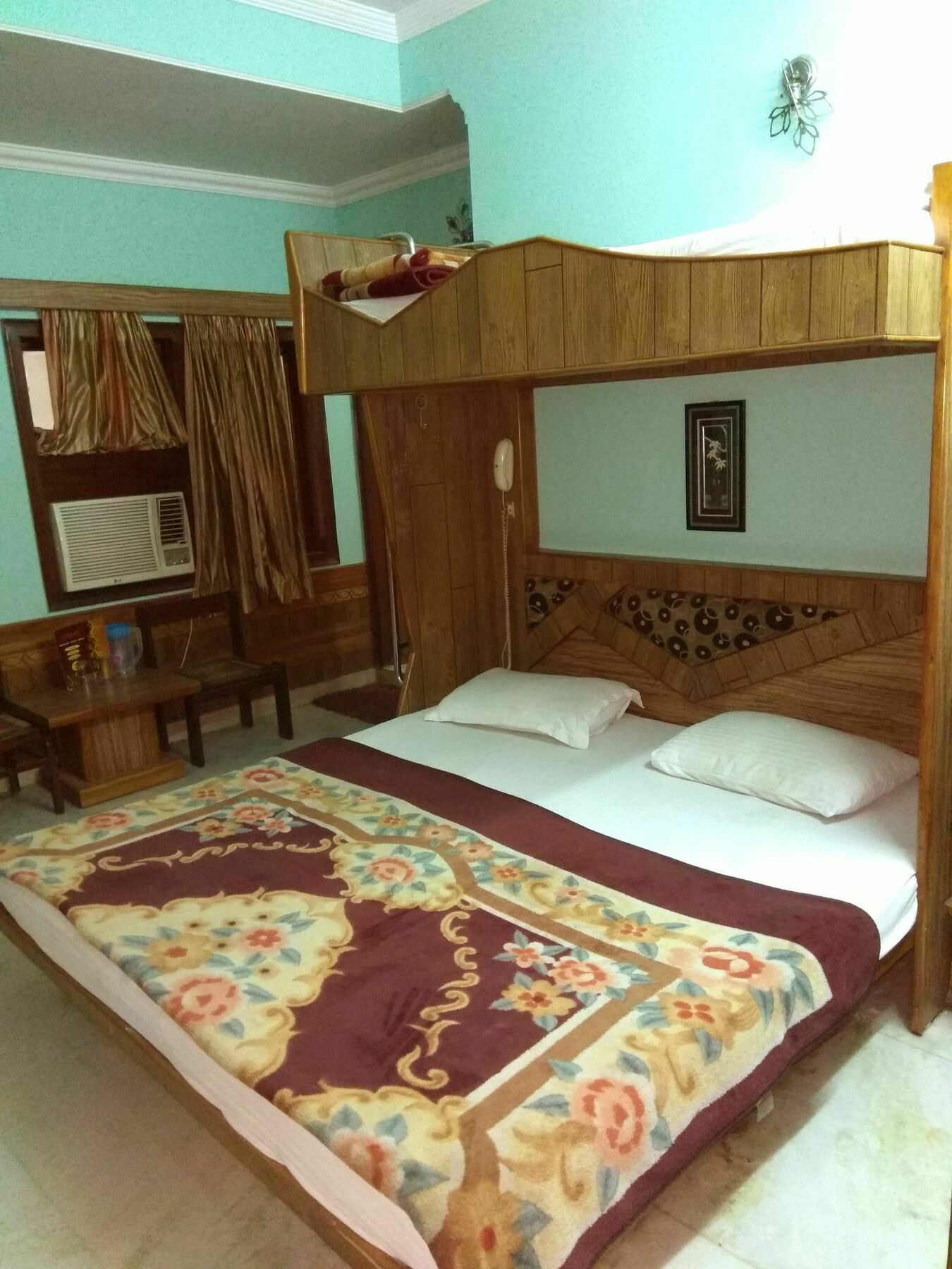 Hotel Crown Plaza 2*