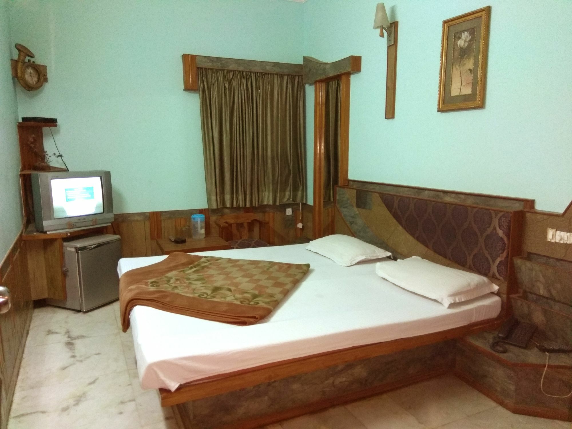 Hotel Crown Plaza 2*