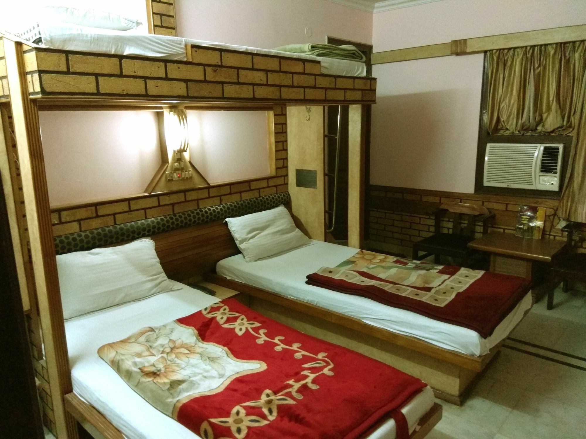 Hotel Crown Plaza