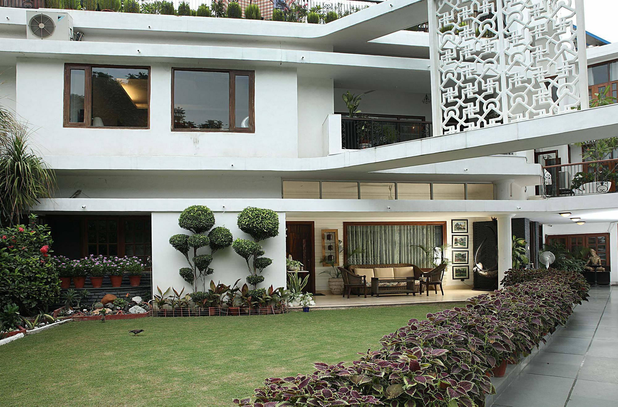 Ahuja Residency Golf Links New Delhi