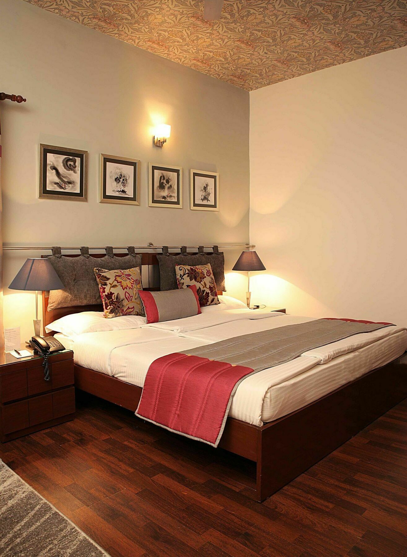 Ahuja Residency Golf Links 3* New Delhi