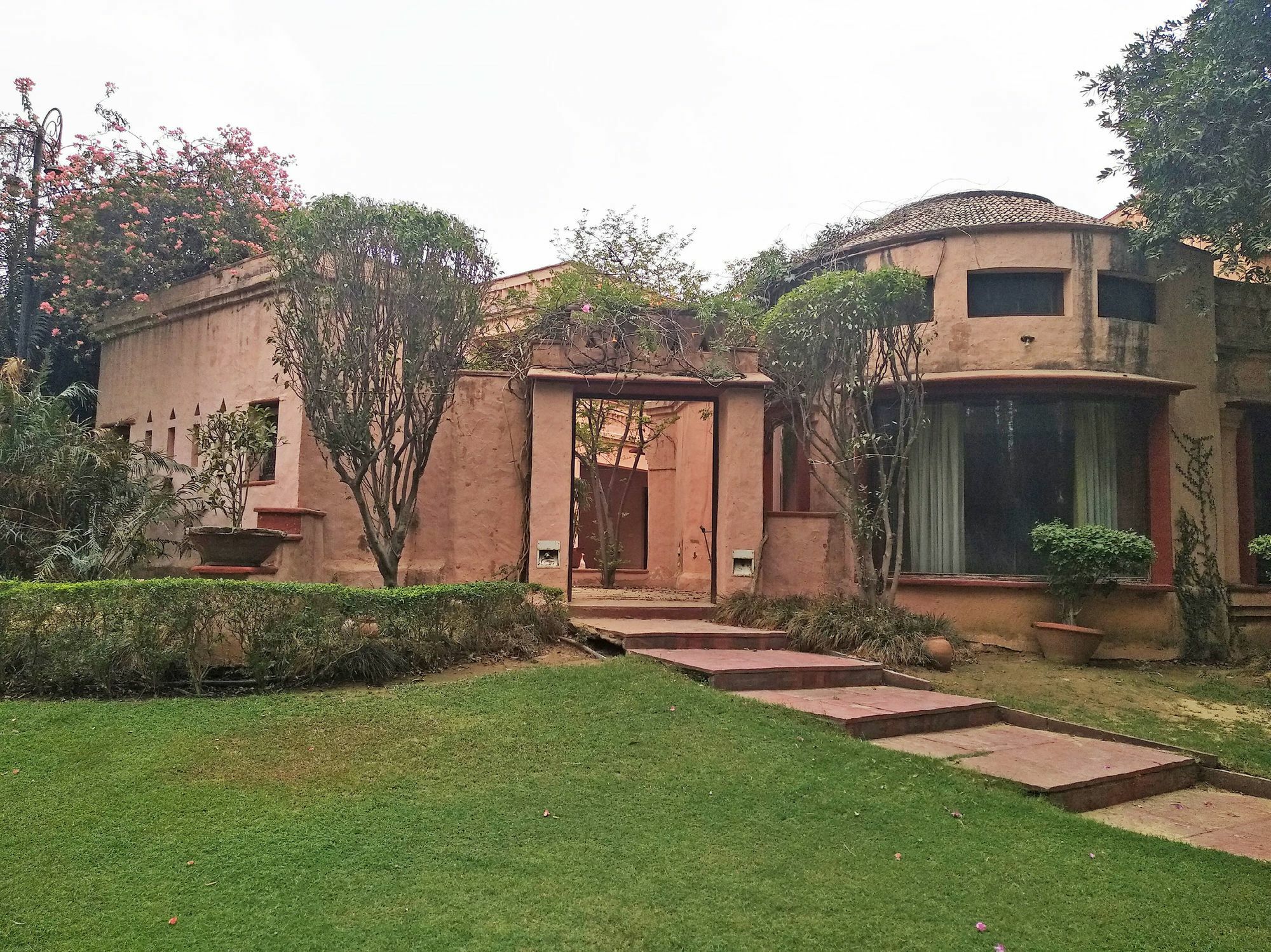 Oyo 15842 The Banyan Farm 2* New Delhi